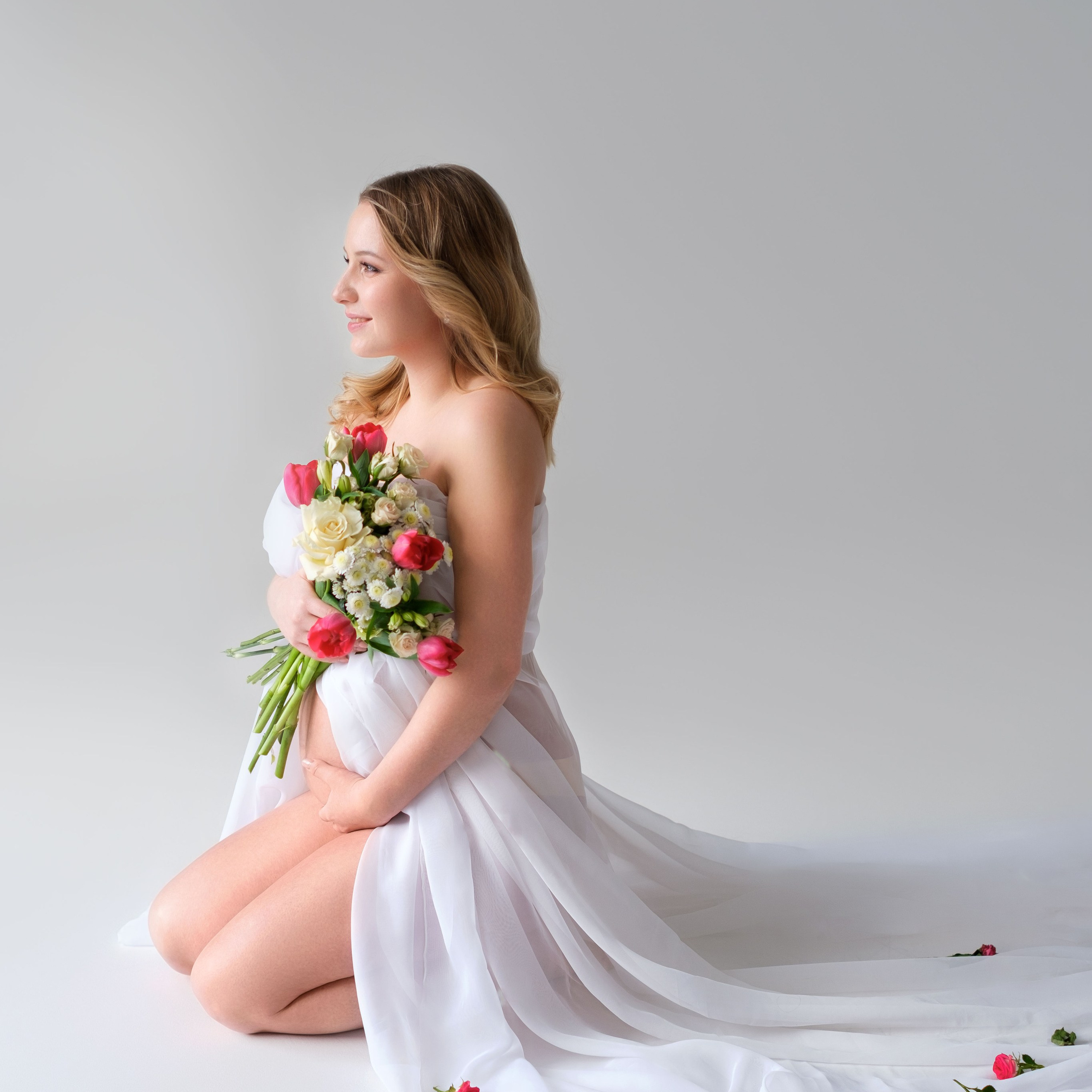 Фотосессия беременности с тканями