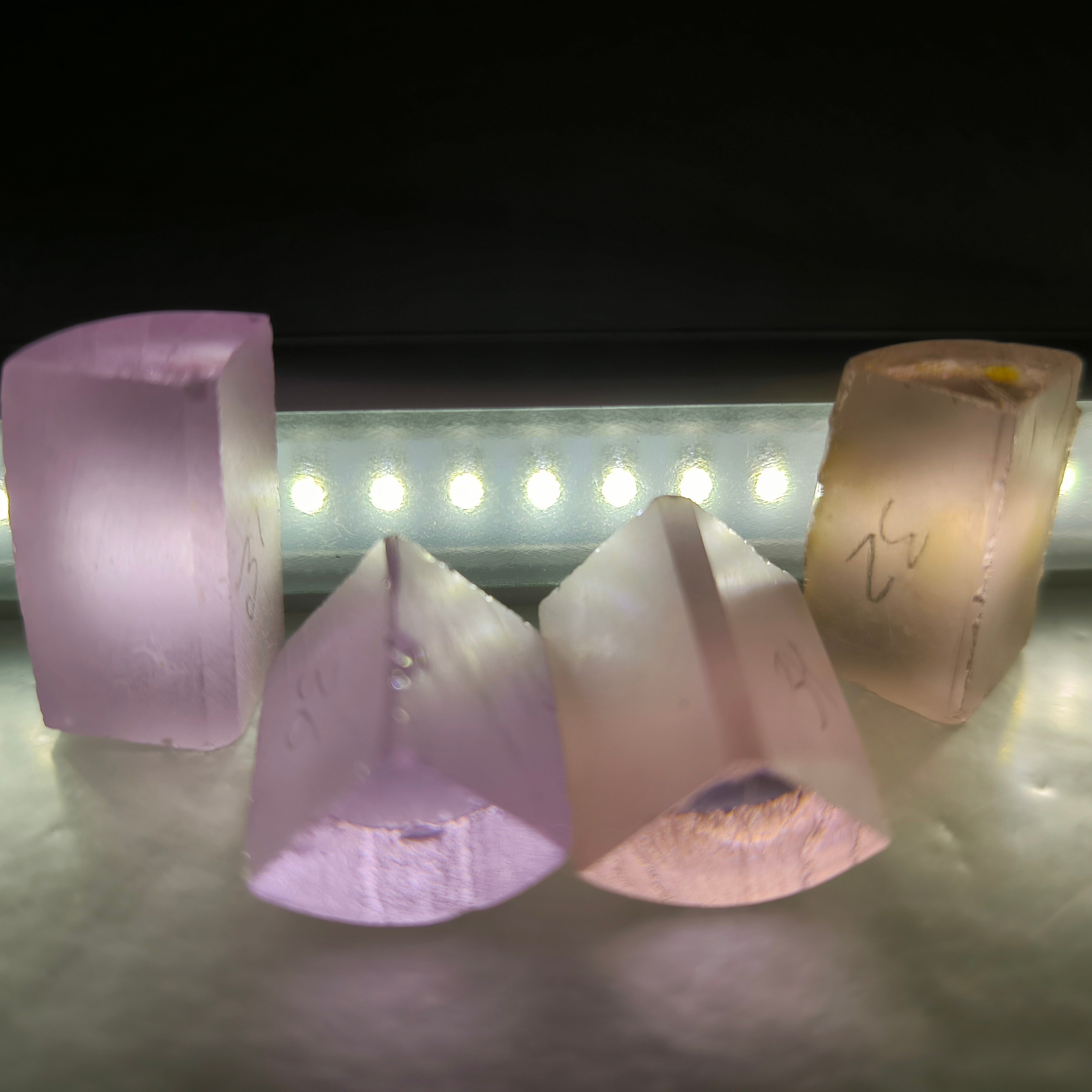 Призмы иттрий алюминиевый ИАГ гранат. YAG garnet иттрий алюминиевый гранат ИАГ