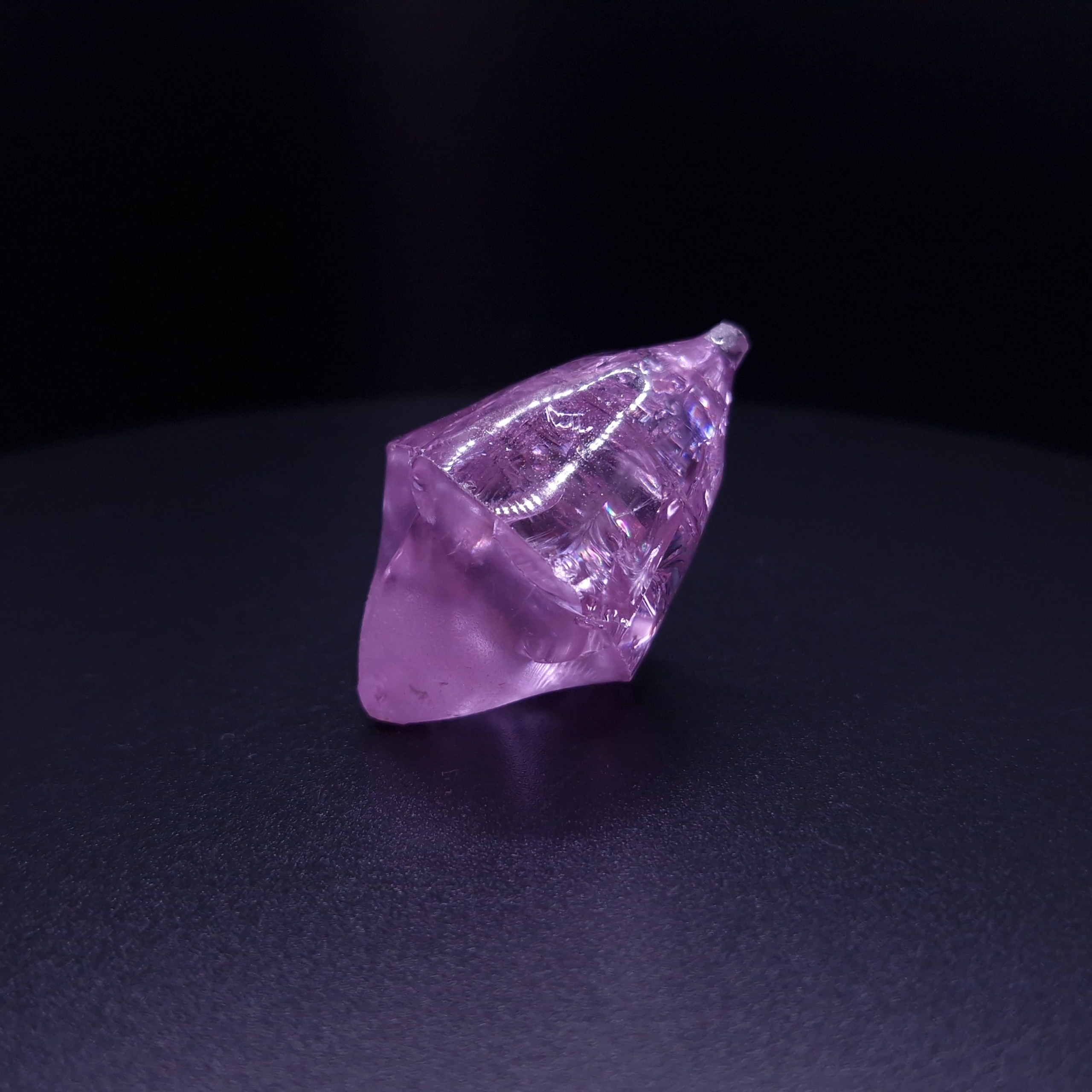 Гранат синтетический фиолетовый YAG. YAG garnet иттрий алюминиевый гранат ИАГ