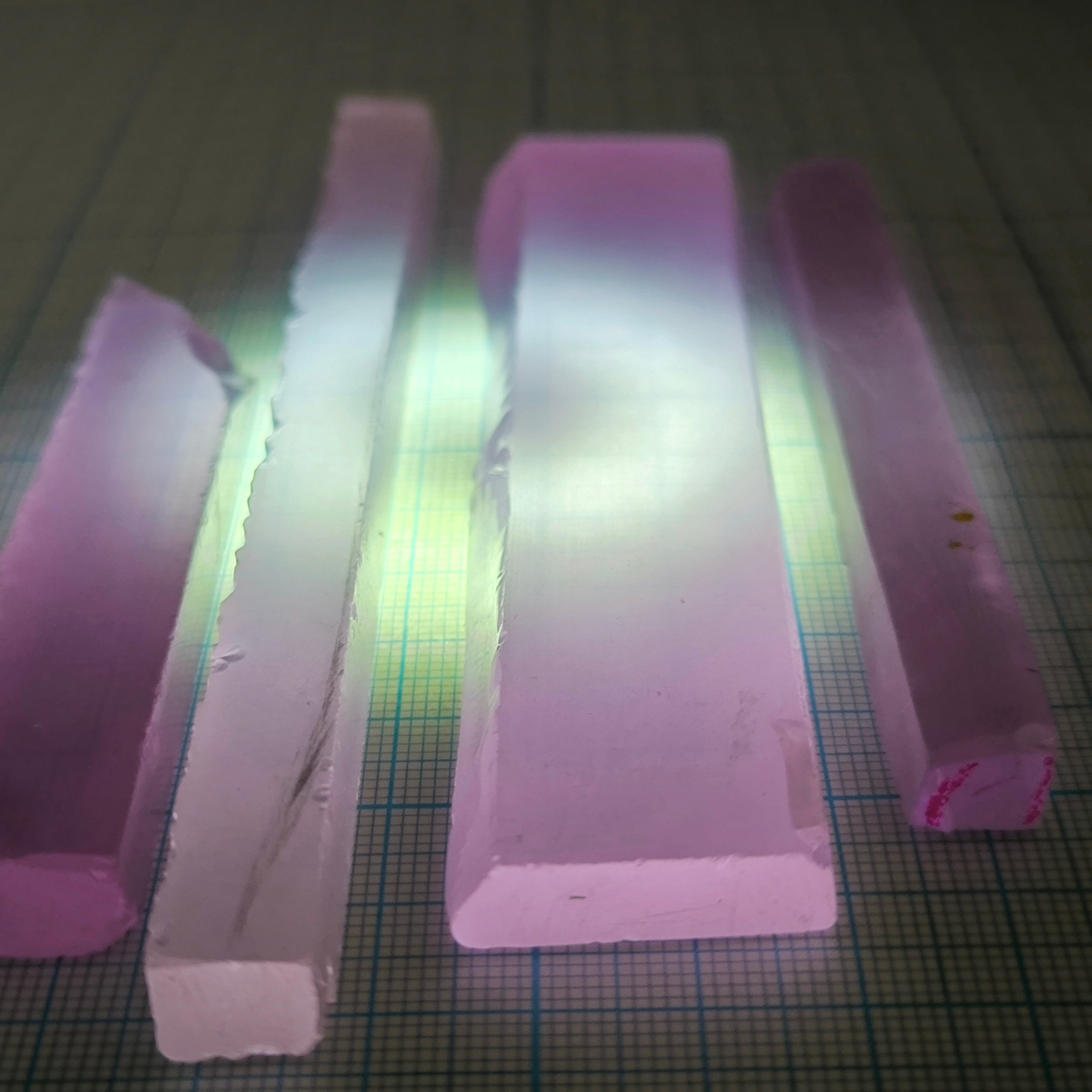 Призмы иттрий алюминиевый ИАГ гранат. YAG garnet иттрий алюминиевый гранат ИАГ