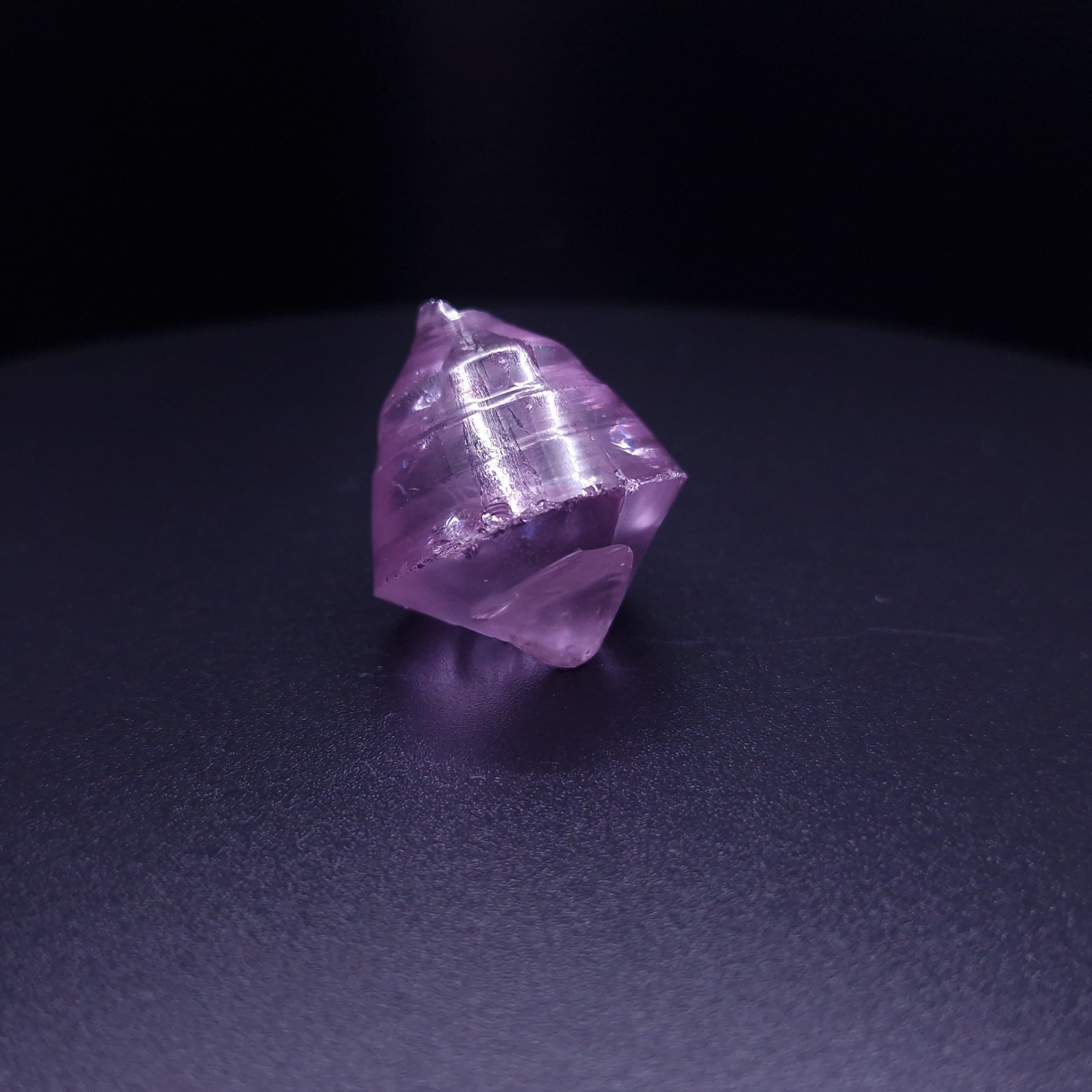 Кристалл граната фиолетовый. YAG garnet иттрий алюминиевый гранат ИАГ