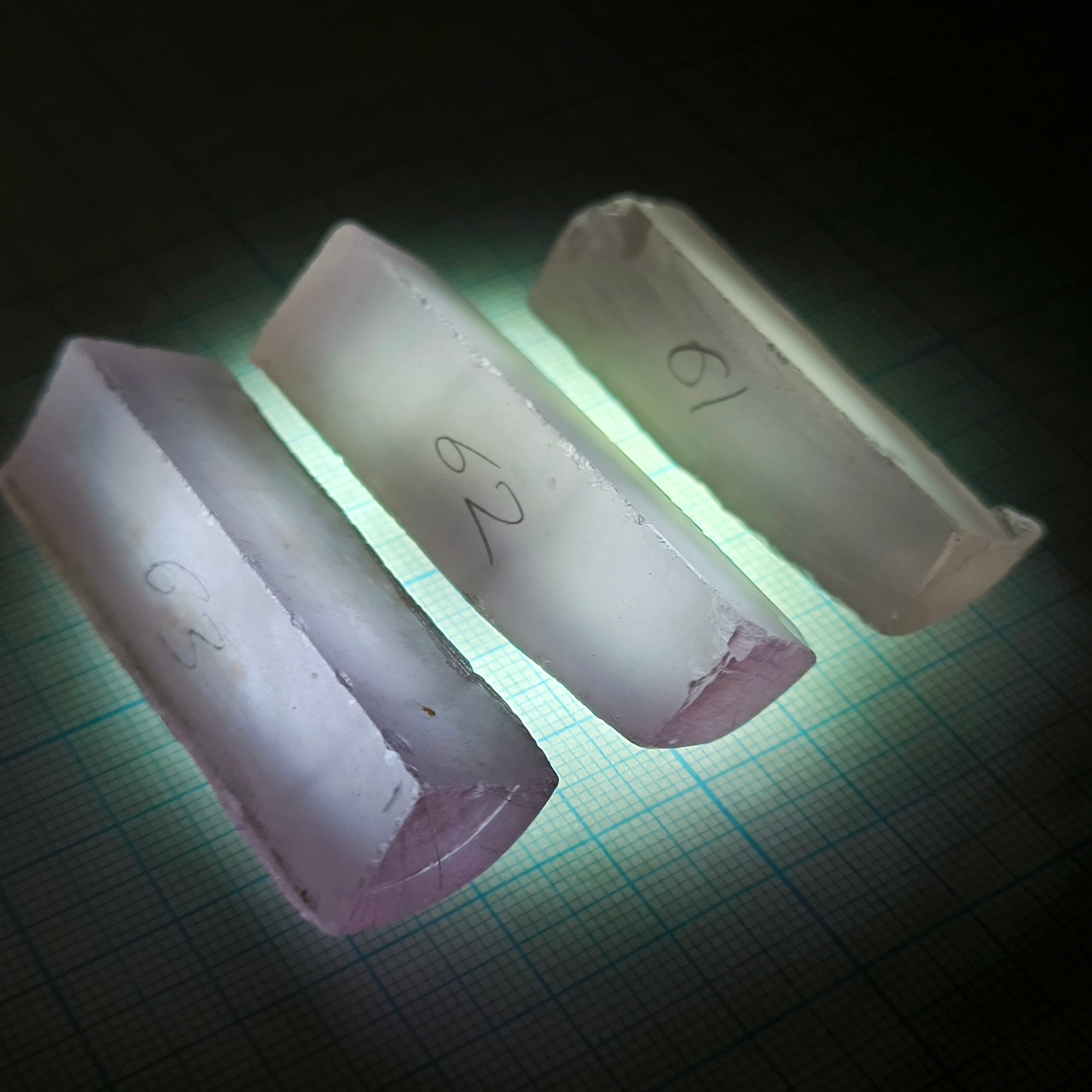 Призмы иттрий алюминиевый ИАГ гранат. YAG garnet иттрий алюминиевый гранат ИАГ