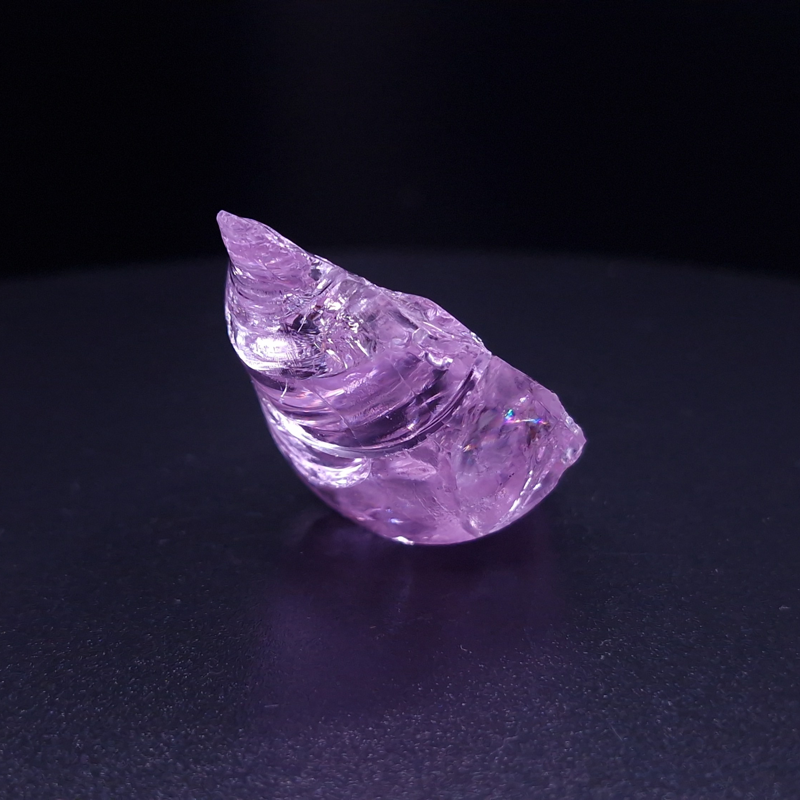 Фиолетовый гранатовый кристалл. YAG garnet иттрий алюминиевый гранат ИАГ