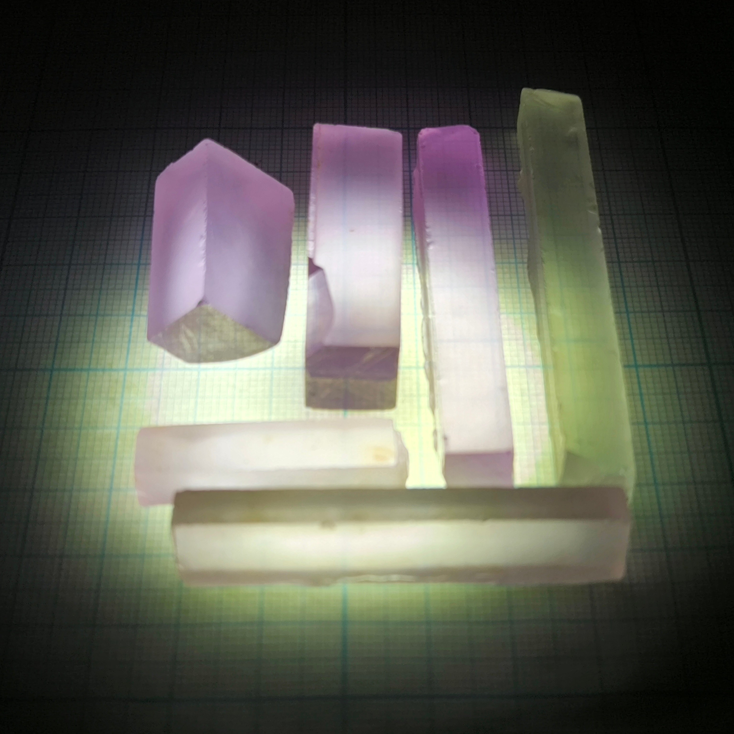 Призмы иттрий алюминиевый ИАГ гранат. YAG garnet иттрий алюминиевый гранат ИАГ