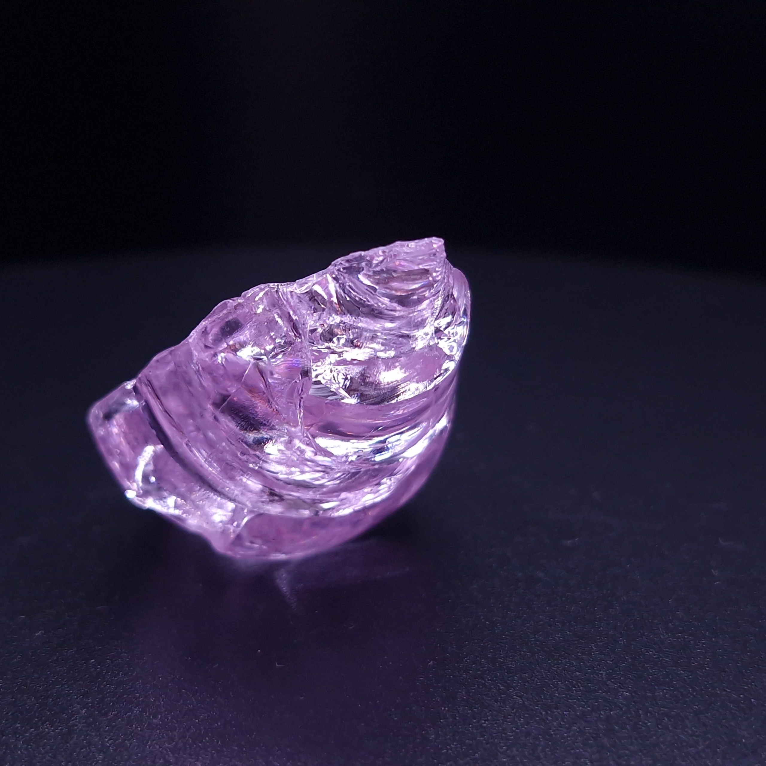 Фиолетовый гранатовый кристалл. YAG garnet иттрий алюминиевый гранат ИАГ