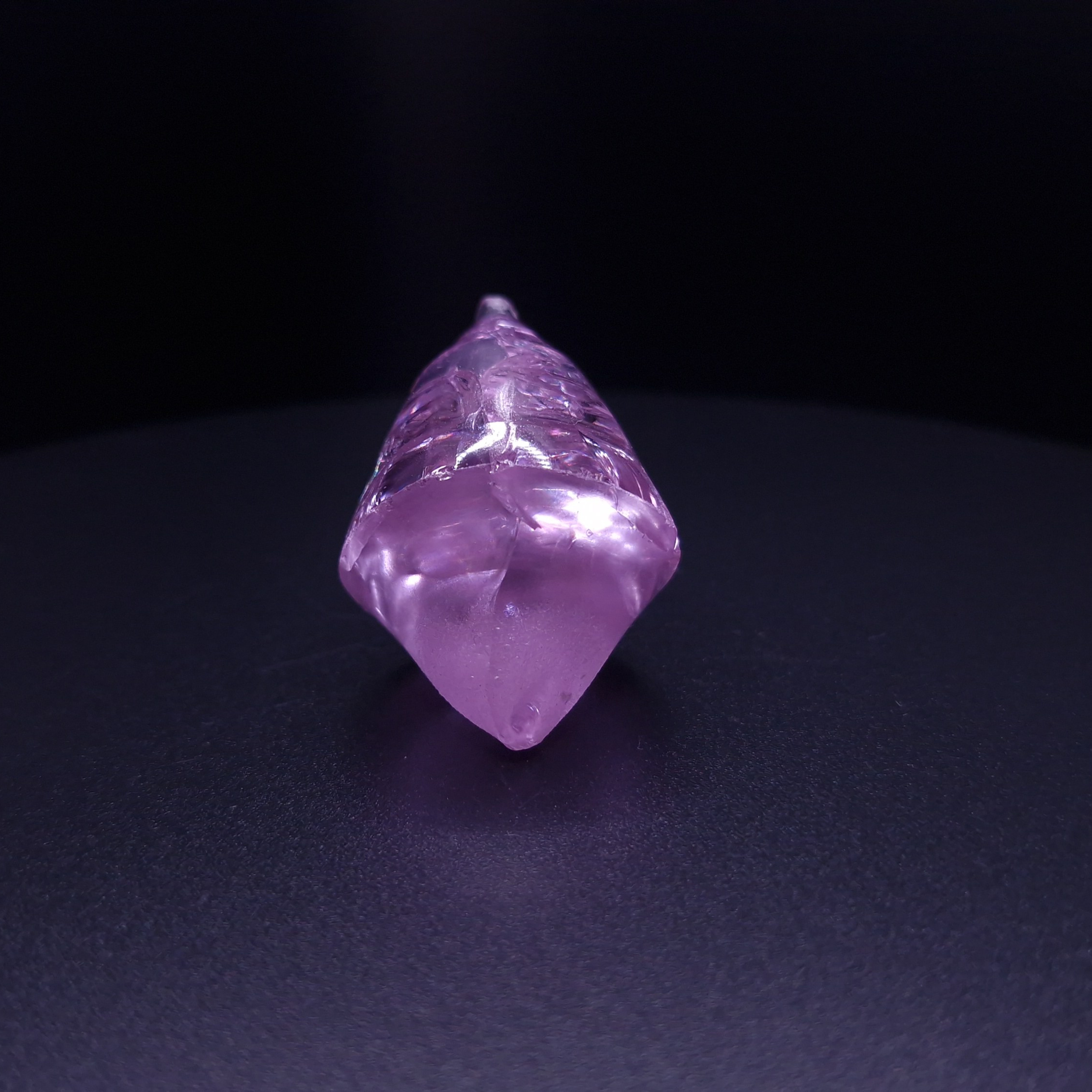 Гранат синтетический фиолетовый YAG. YAG garnet иттрий алюминиевый гранат ИАГ