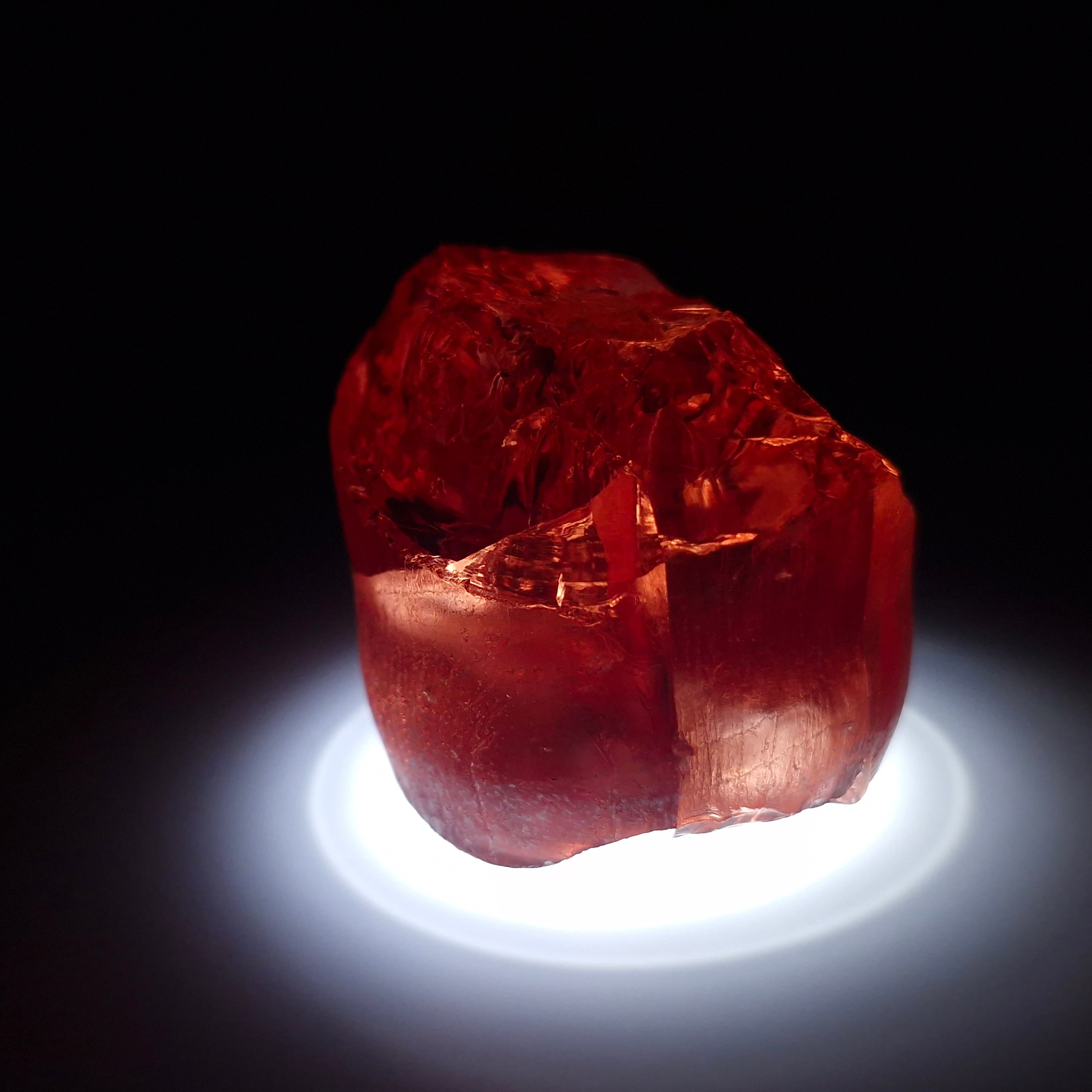 АИГ YAG красный. YAG garnet иттрий алюминиевый гранат ИАГ