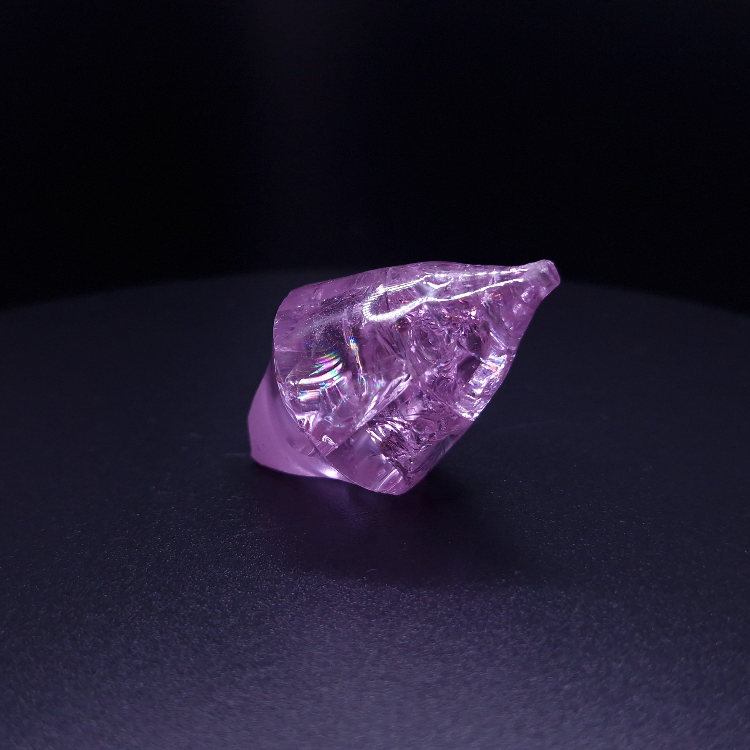 Гранат синтетический фиолетовый YAG. YAG garnet иттрий алюминиевый гранат ИАГ