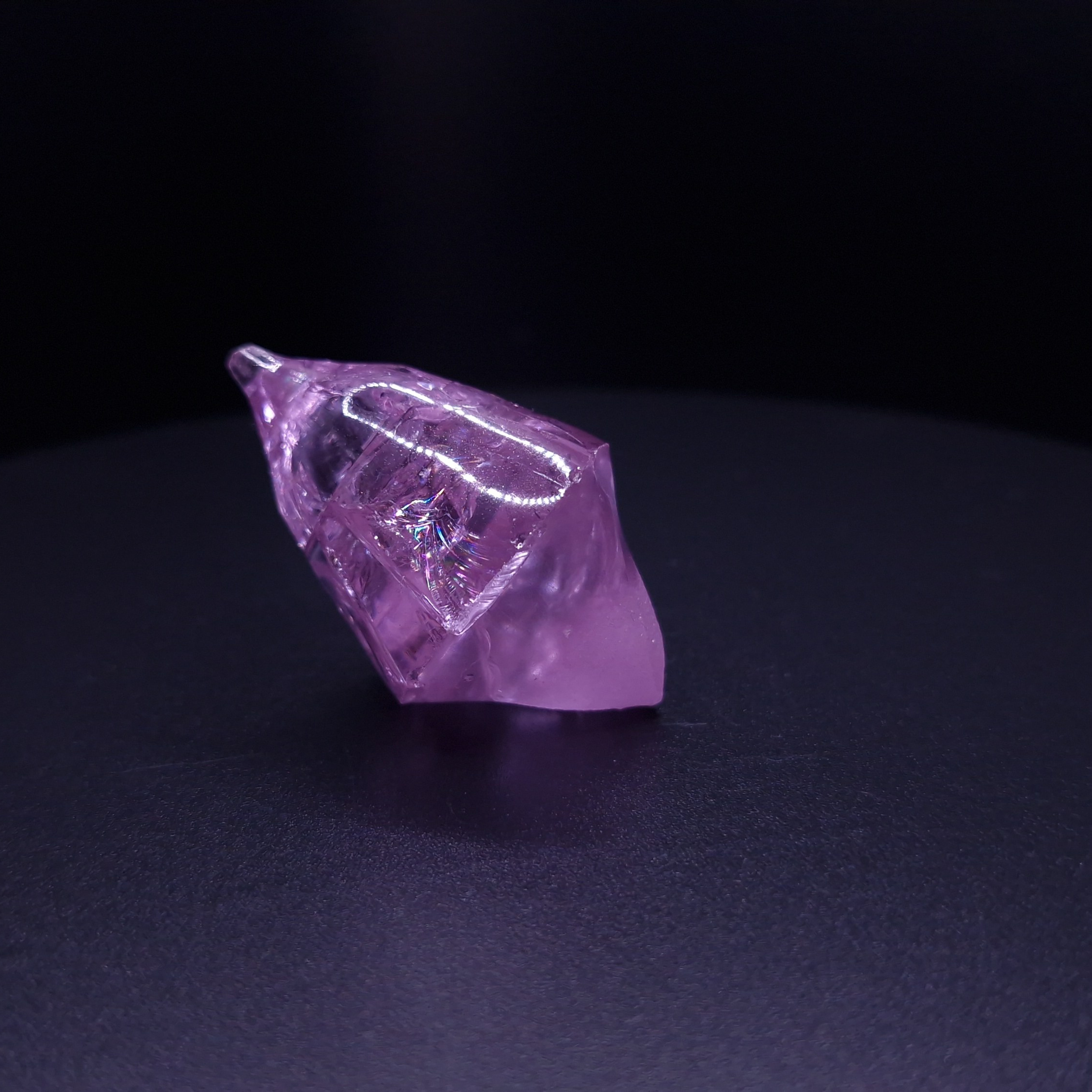 Гранат синтетический фиолетовый YAG. YAG garnet иттрий алюминиевый гранат ИАГ