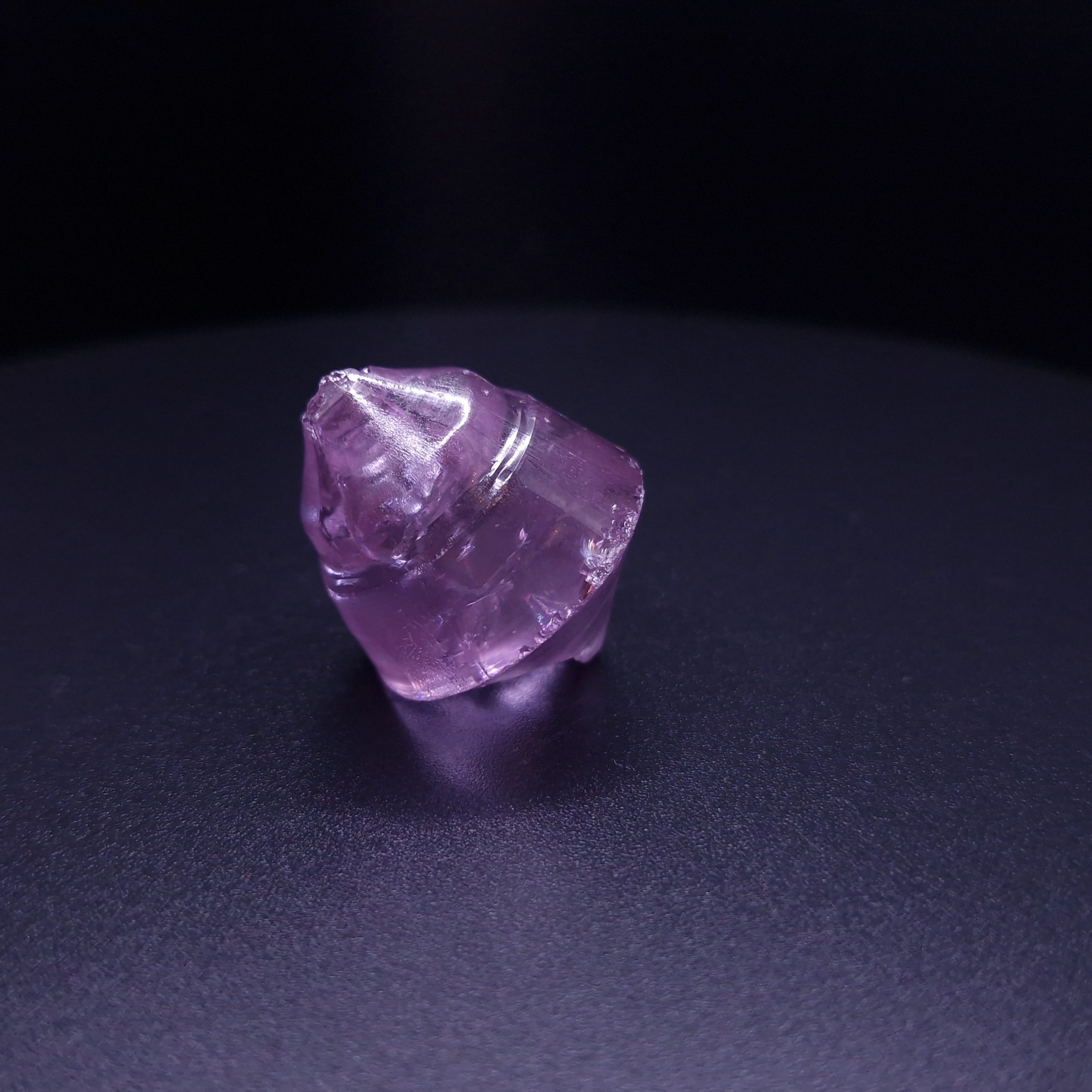 Кристалл граната фиолетовый. YAG garnet иттрий алюминиевый гранат ИАГ