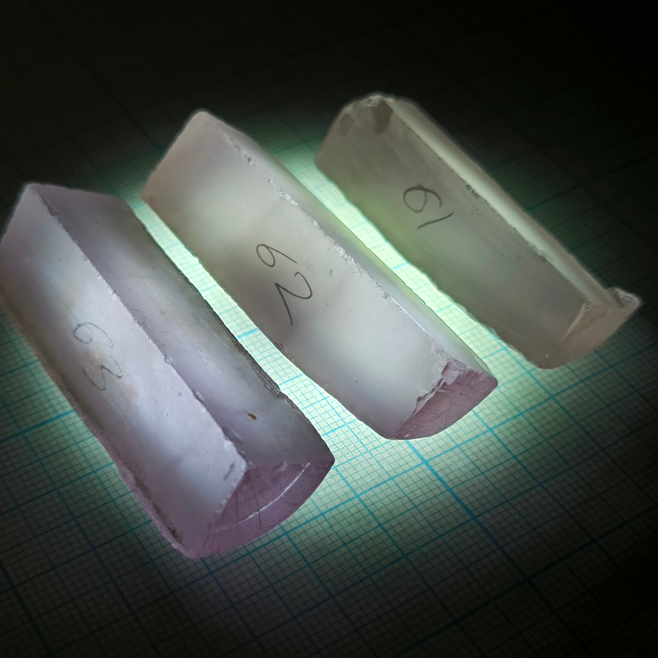 Призмы иттрий алюминиевый ИАГ гранат. YAG garnet иттрий алюминиевый гранат ИАГ