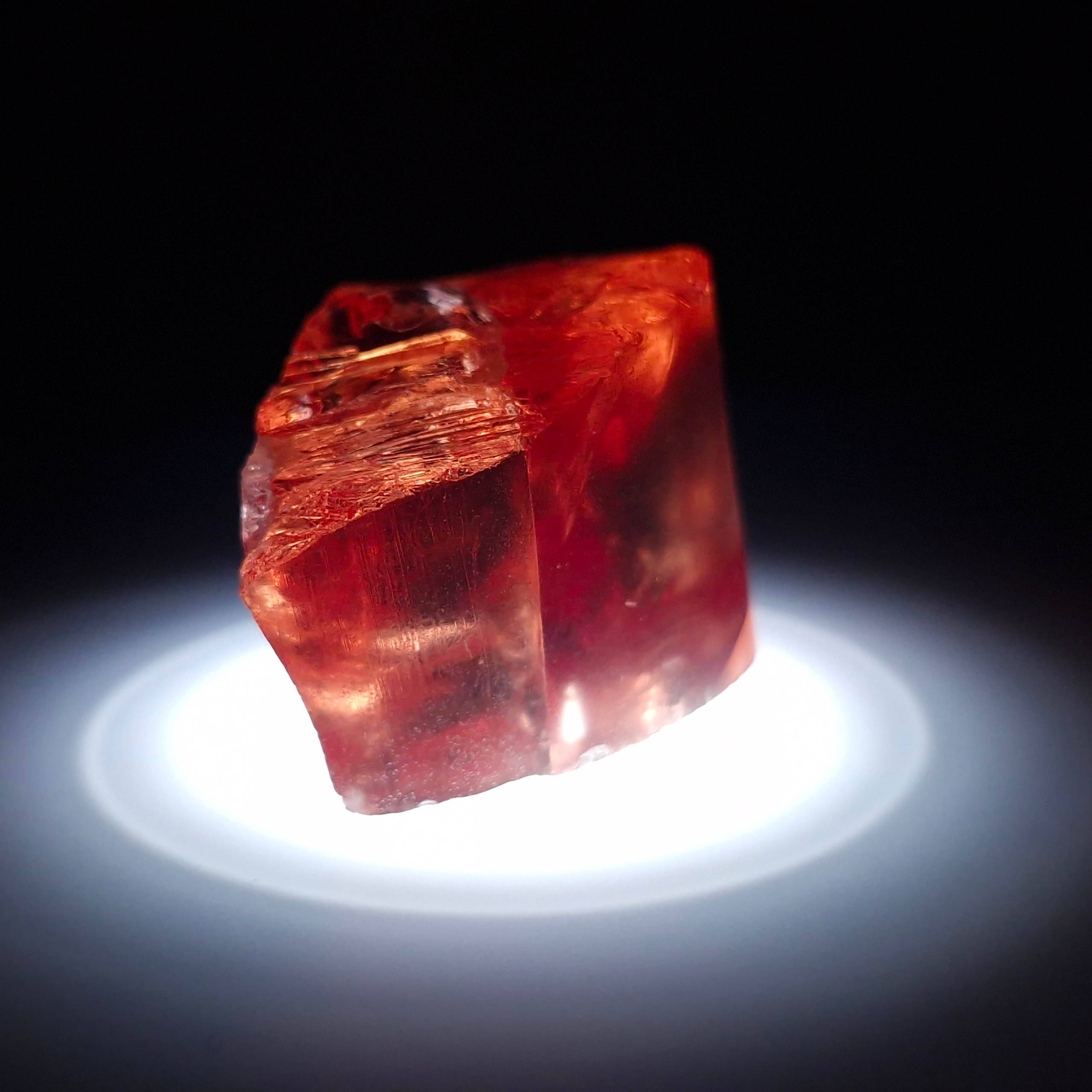 Алюмо-иттриевый гранат. YAG garnet иттрий алюминиевый гранат ИАГ