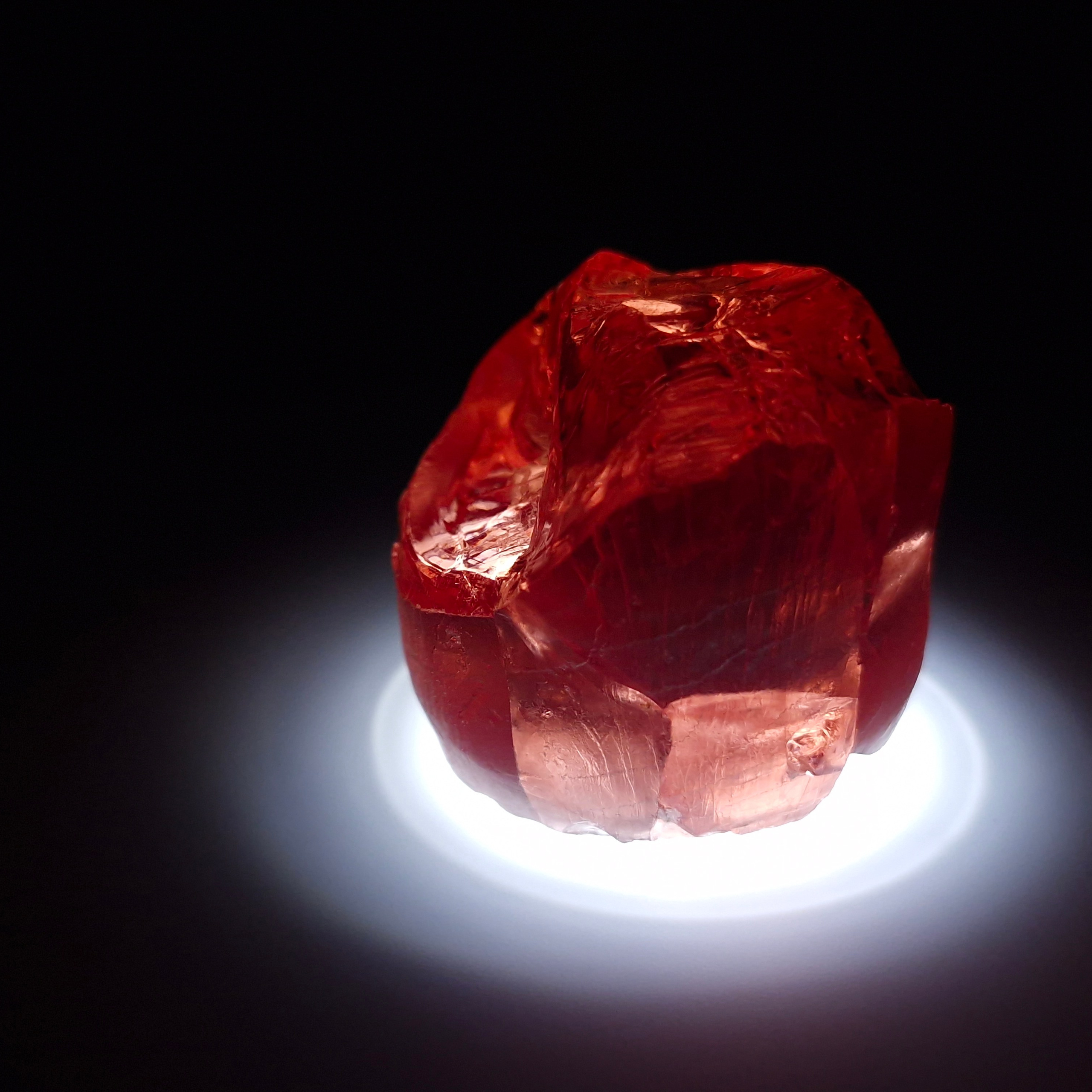 АИГ YAG красный. YAG garnet иттрий алюминиевый гранат ИАГ