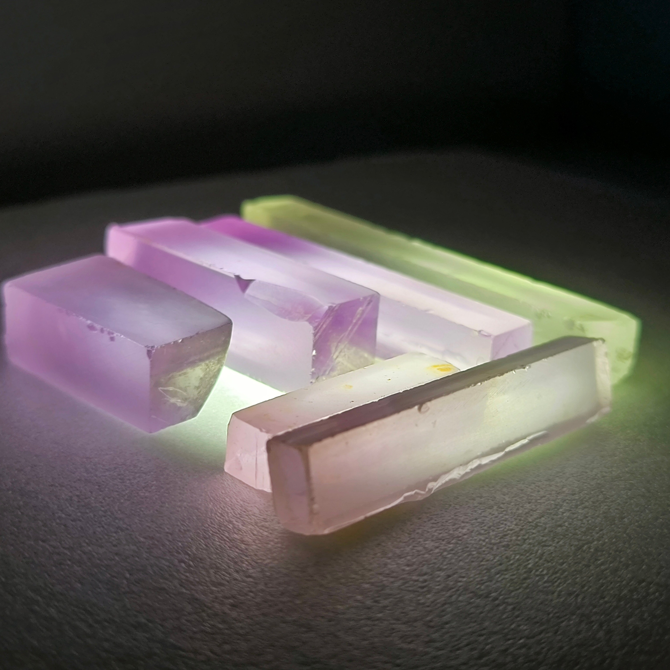 Призмы иттрий алюминиевый ИАГ гранат. YAG garnet иттрий алюминиевый гранат ИАГ