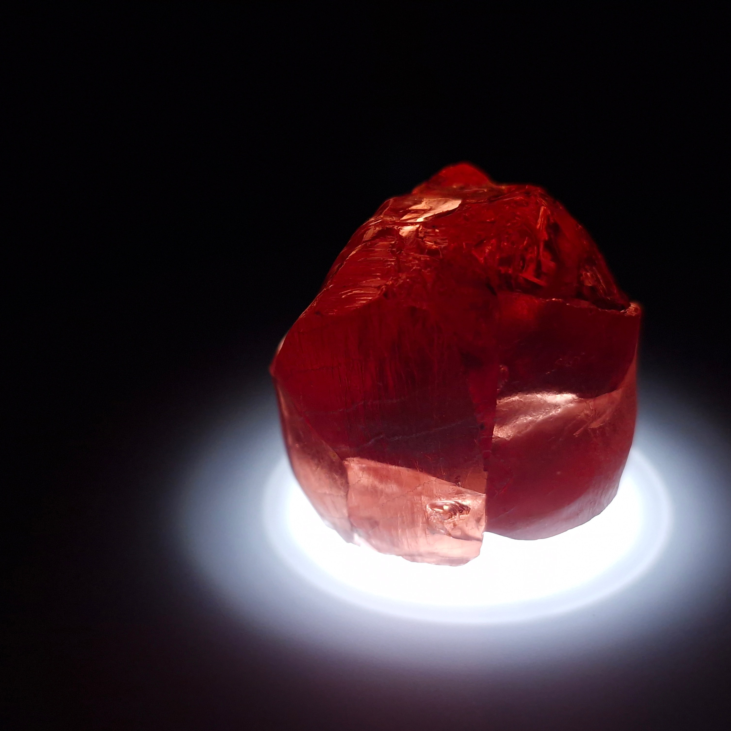 АИГ YAG красный. YAG garnet иттрий алюминиевый гранат ИАГ