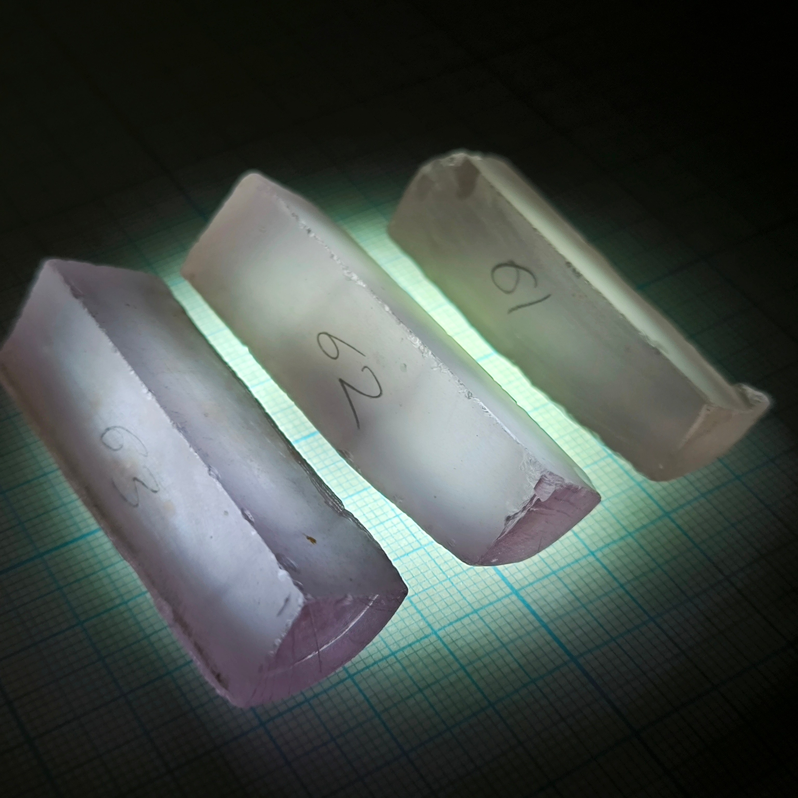 Призмы иттрий алюминиевый ИАГ гранат. YAG garnet иттрий алюминиевый гранат ИАГ