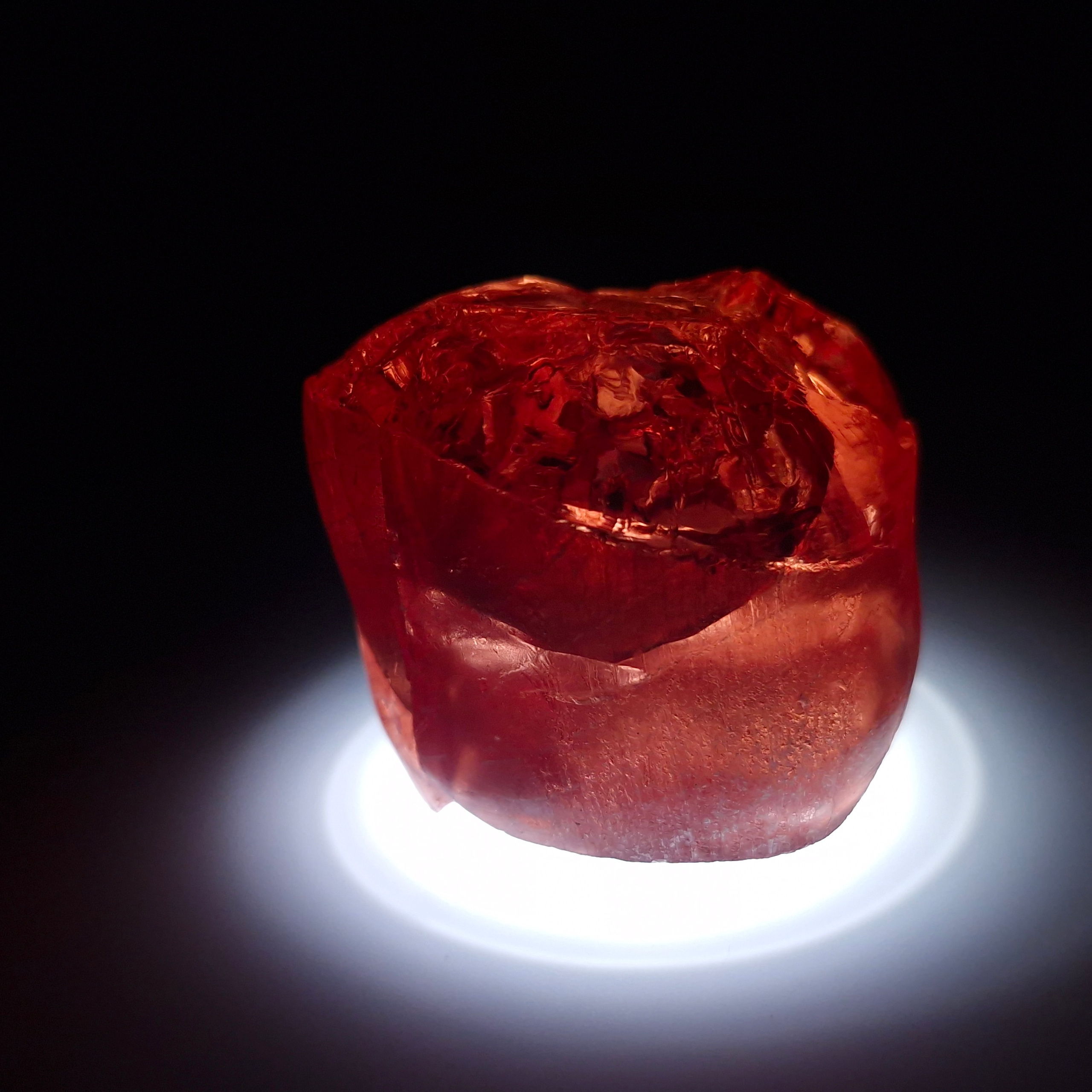 АИГ YAG красный. YAG garnet иттрий алюминиевый гранат ИАГ