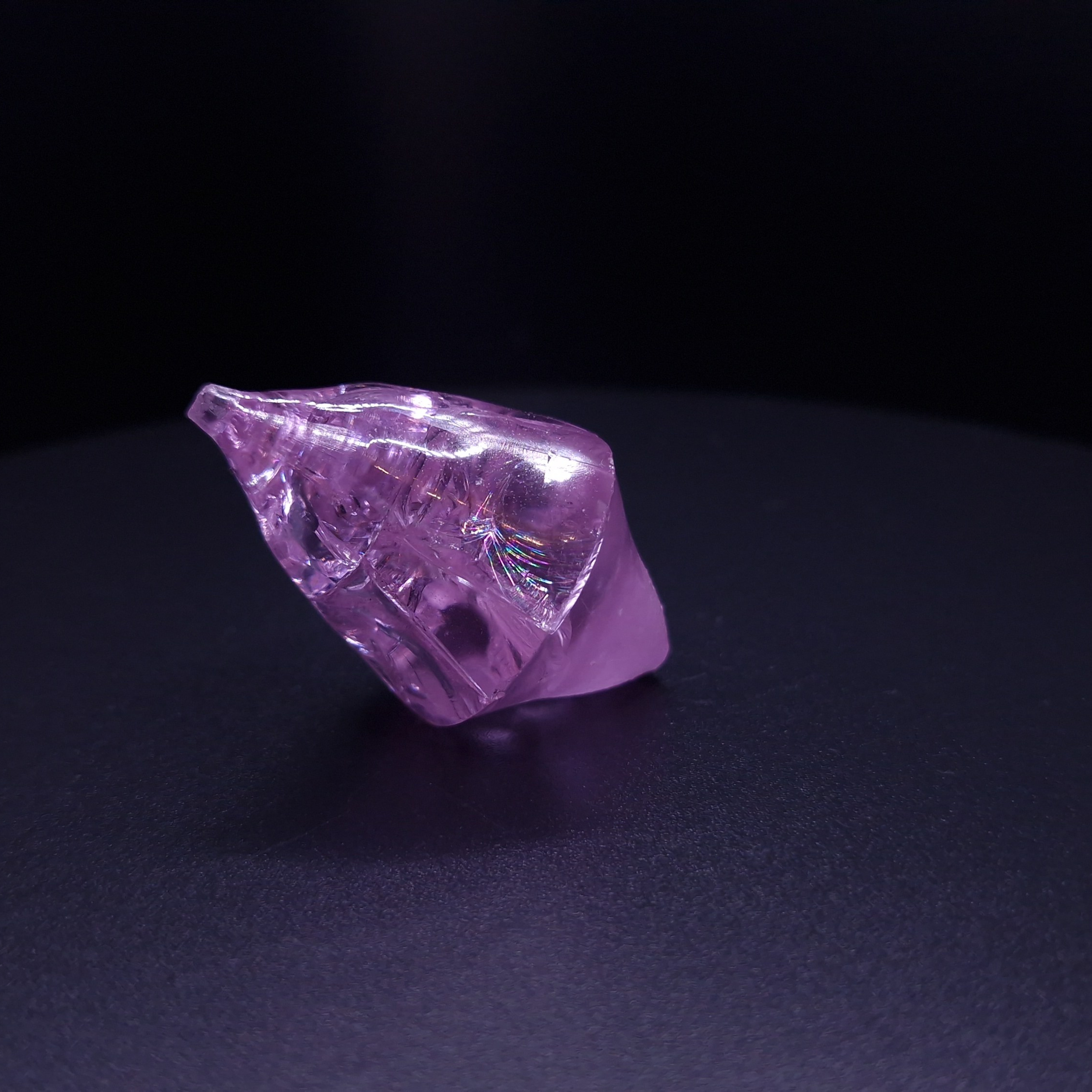 Гранат синтетический фиолетовый YAG. YAG garnet иттрий алюминиевый гранат ИАГ