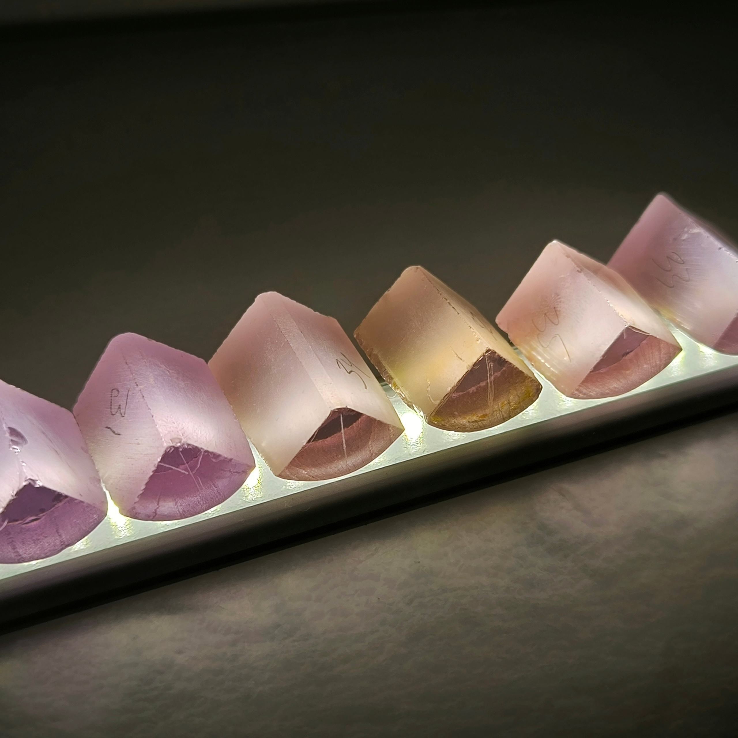 Призмы иттрий алюминиевый ИАГ гранат. YAG garnet иттрий алюминиевый гранат ИАГ