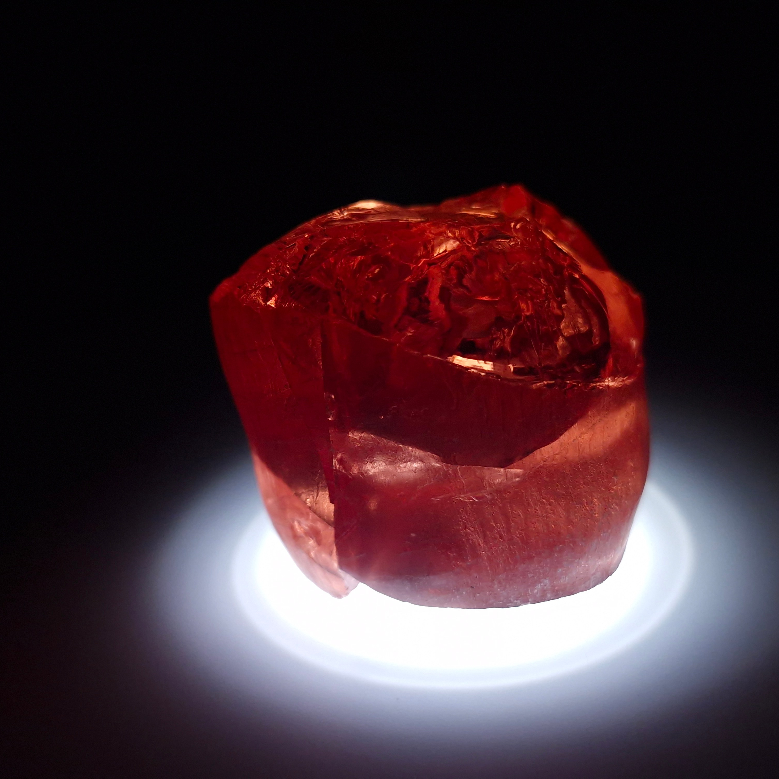 АИГ YAG красный. YAG garnet иттрий алюминиевый гранат ИАГ