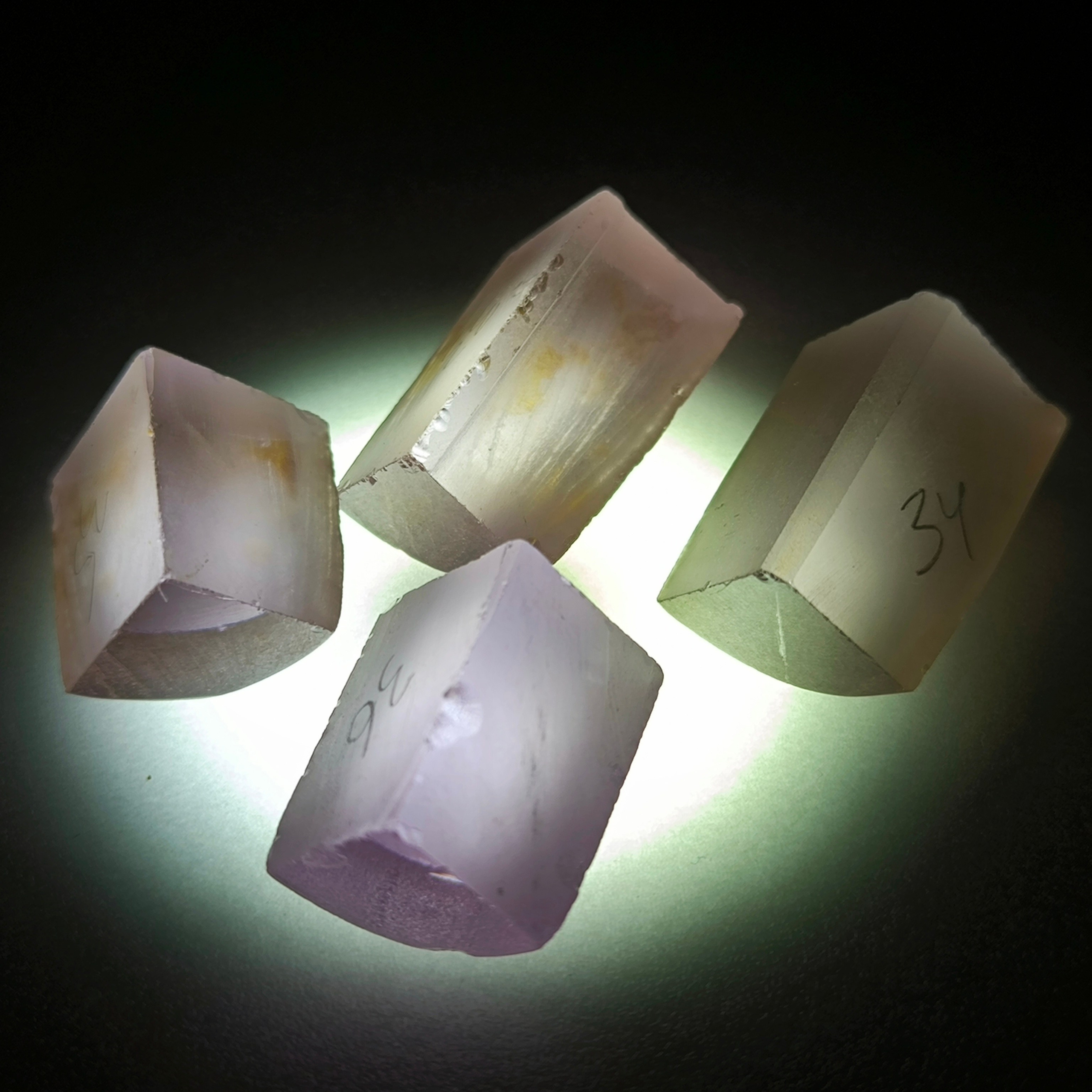 Призмы иттрий алюминиевый ИАГ гранат. YAG garnet иттрий алюминиевый гранат ИАГ