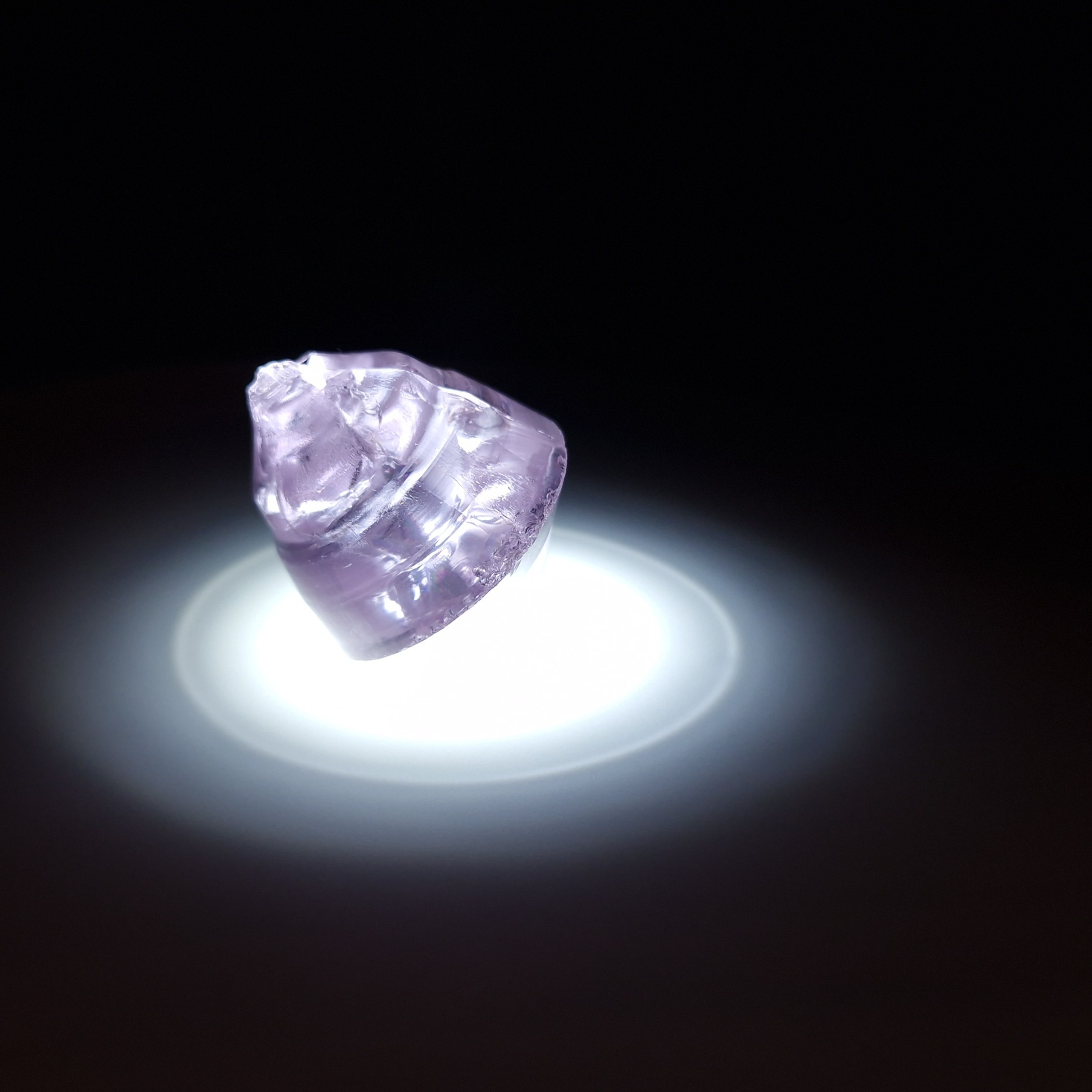 Кристалл граната фиолетовый. YAG garnet иттрий алюминиевый гранат ИАГ