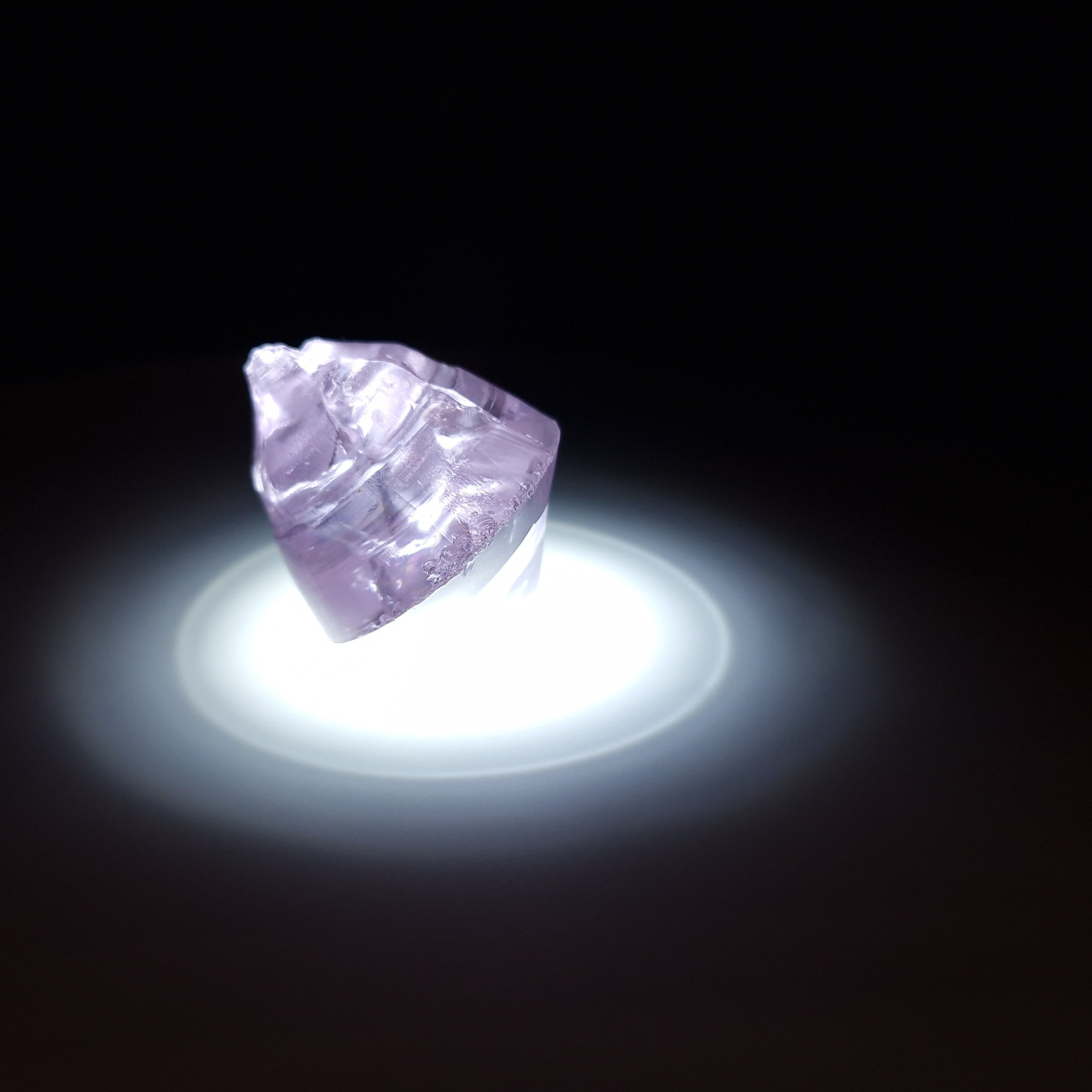 Кристалл граната фиолетовый. YAG garnet иттрий алюминиевый гранат ИАГ