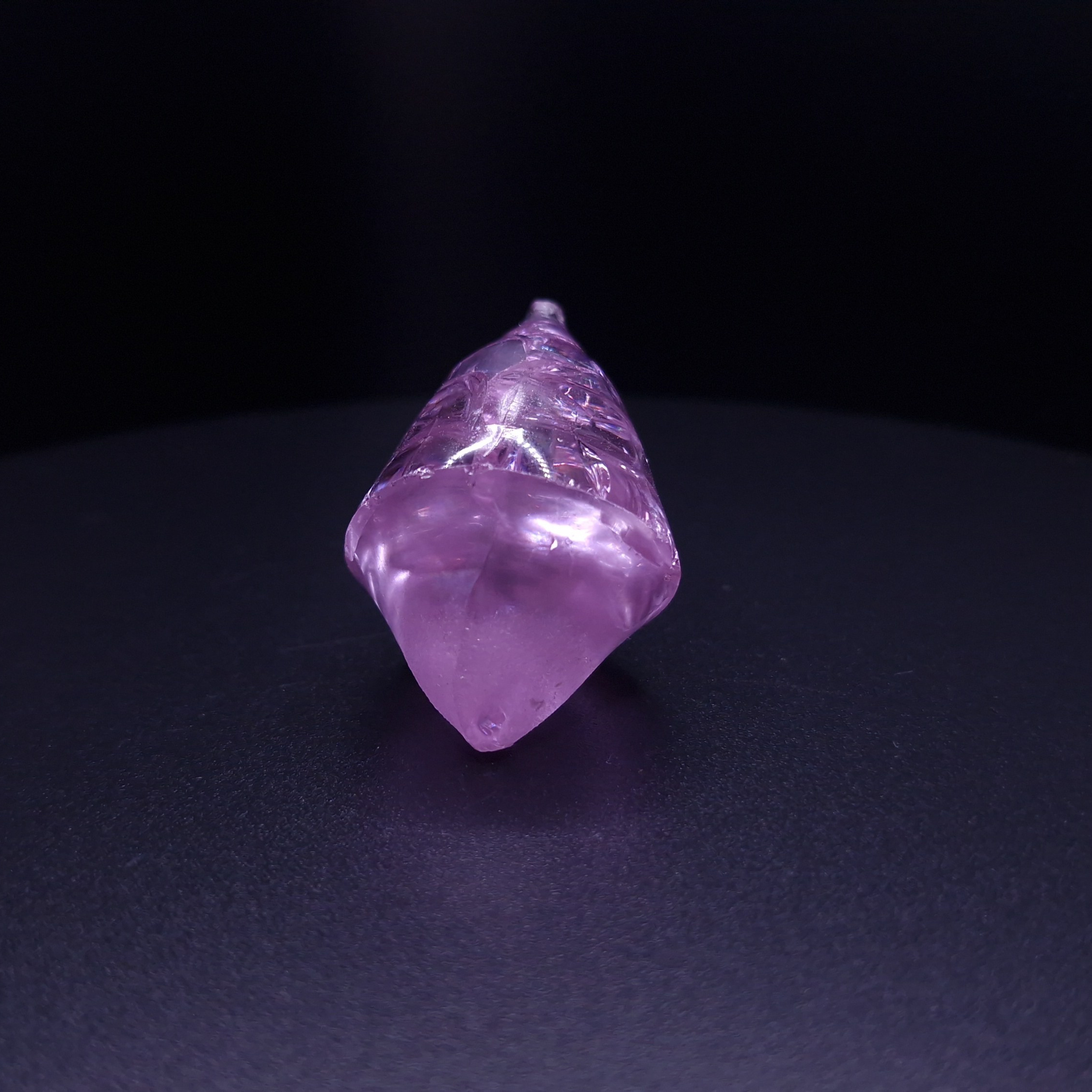 Гранат синтетический фиолетовый YAG. YAG garnet иттрий алюминиевый гранат ИАГ