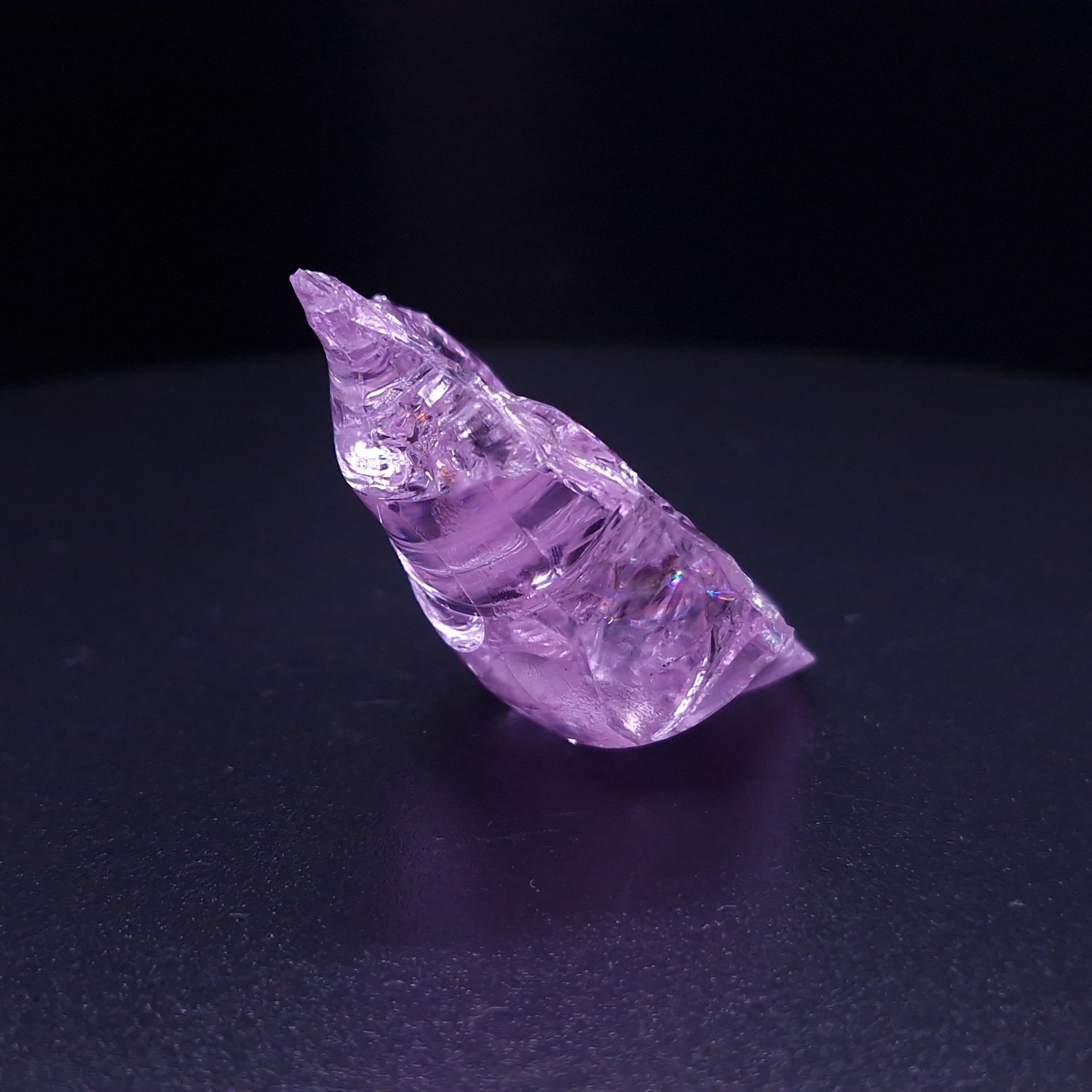 Фиолетовый гранатовый кристалл. YAG garnet иттрий алюминиевый гранат ИАГ