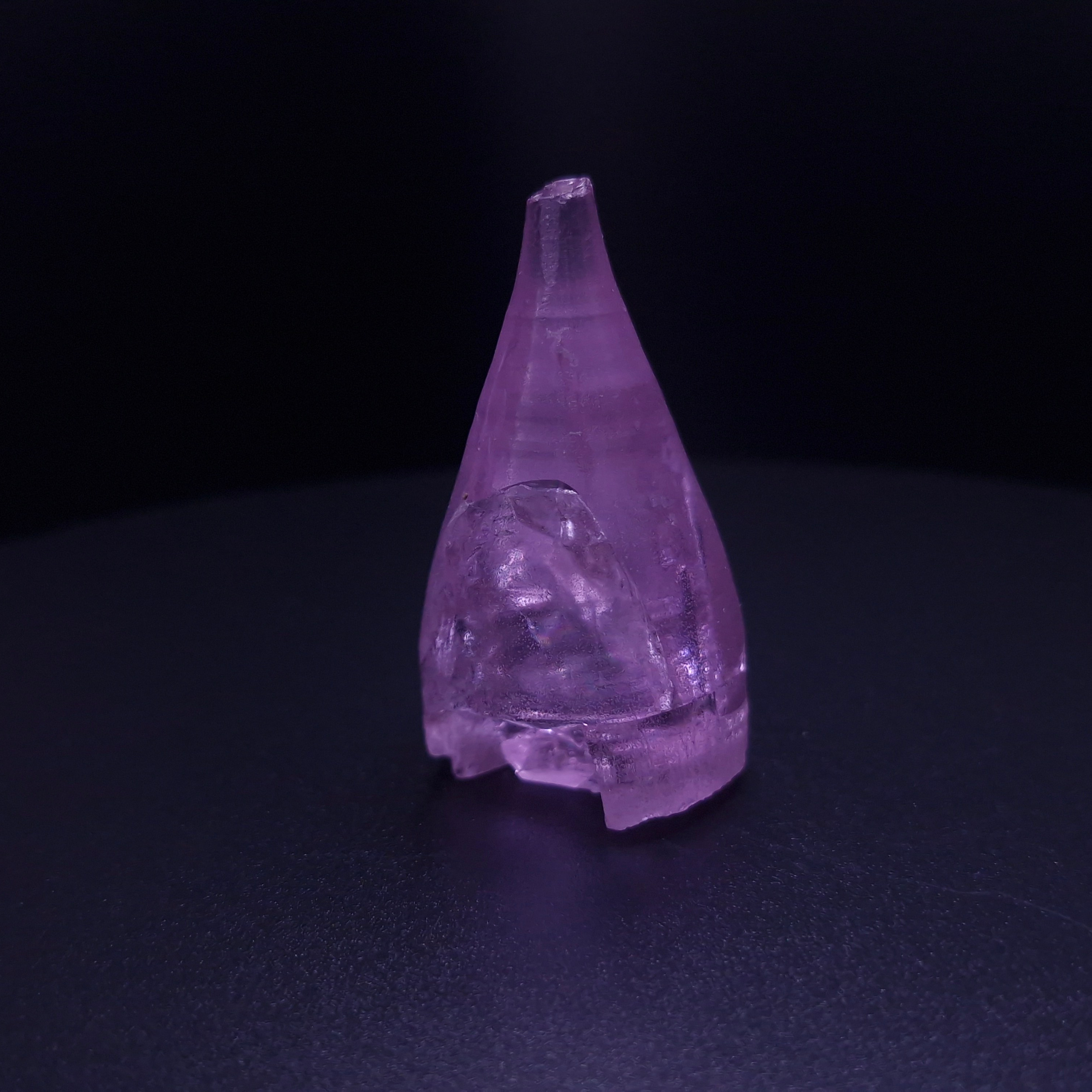violet Yttrium Aluminum Garnet кристалл