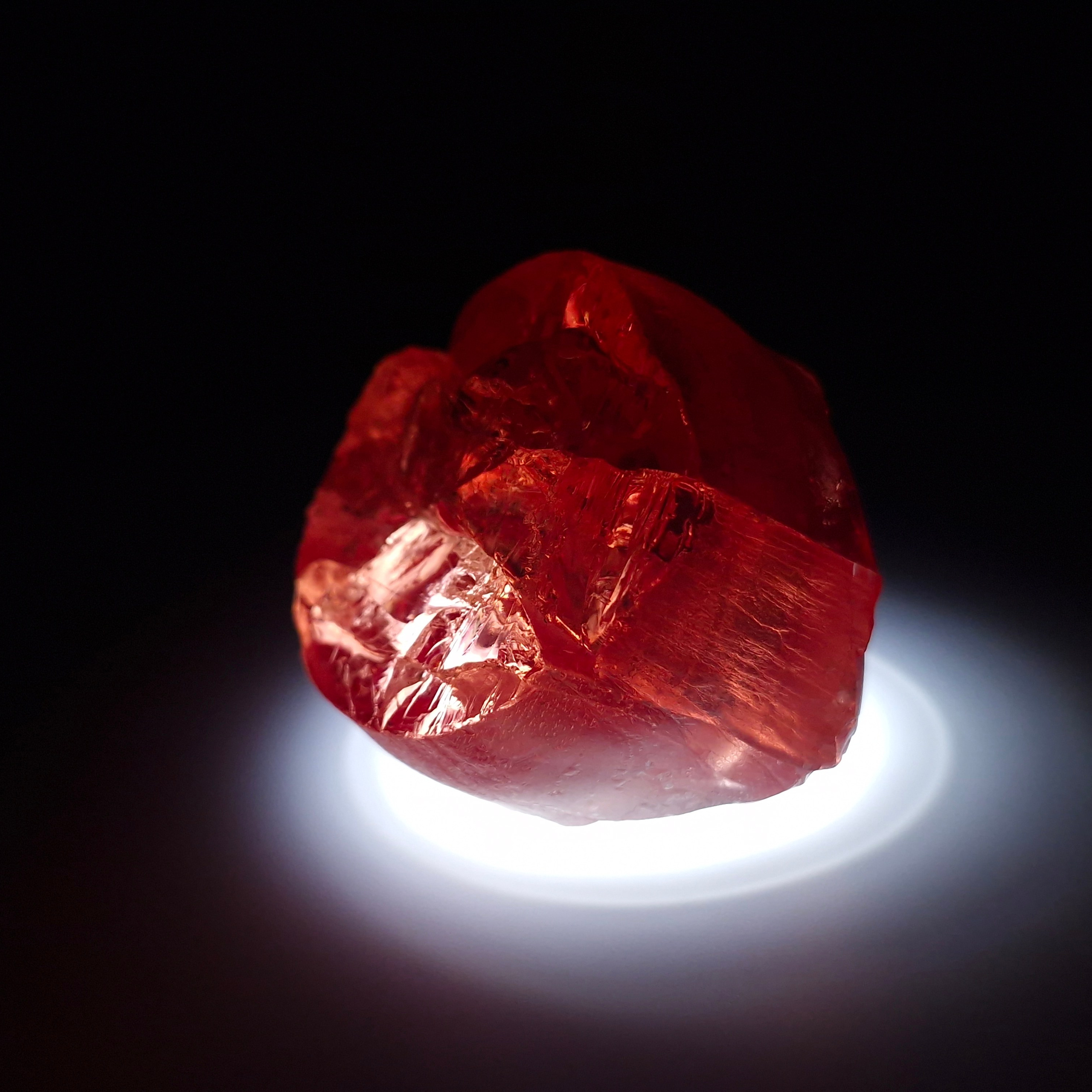 АИГ YAG красный. YAG garnet иттрий алюминиевый гранат ИАГ