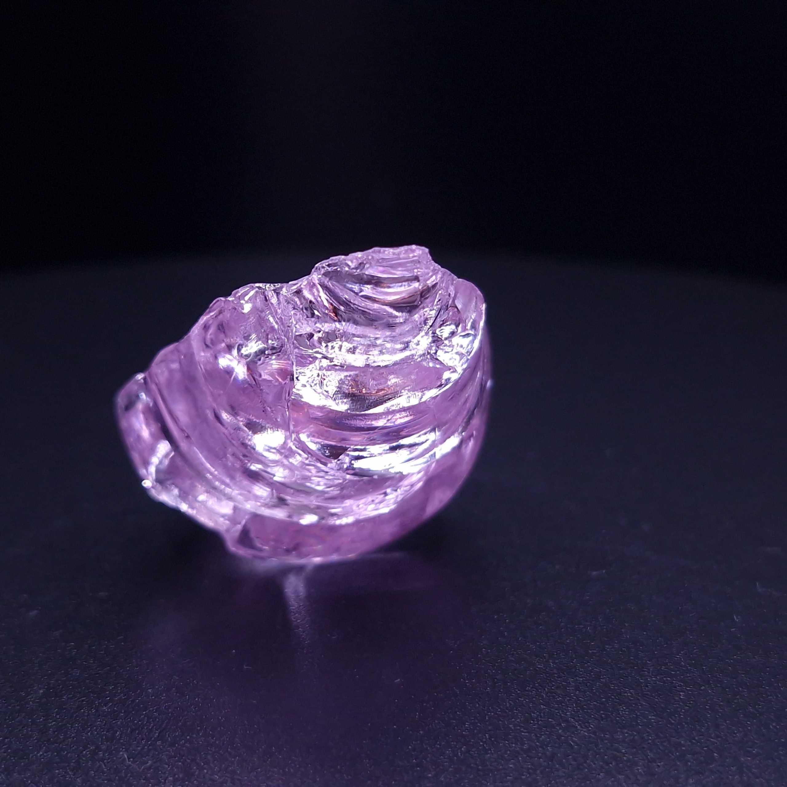 Фиолетовый гранатовый кристалл. YAG garnet иттрий алюминиевый гранат ИАГ