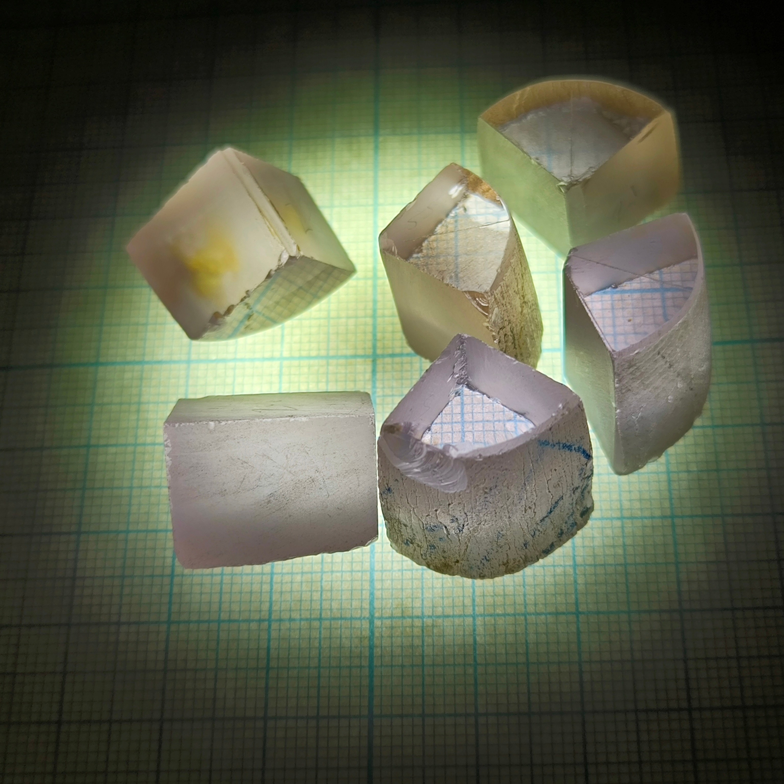 Призмы иттрий алюминиевый ИАГ гранат. YAG garnet иттрий алюминиевый гранат ИАГ