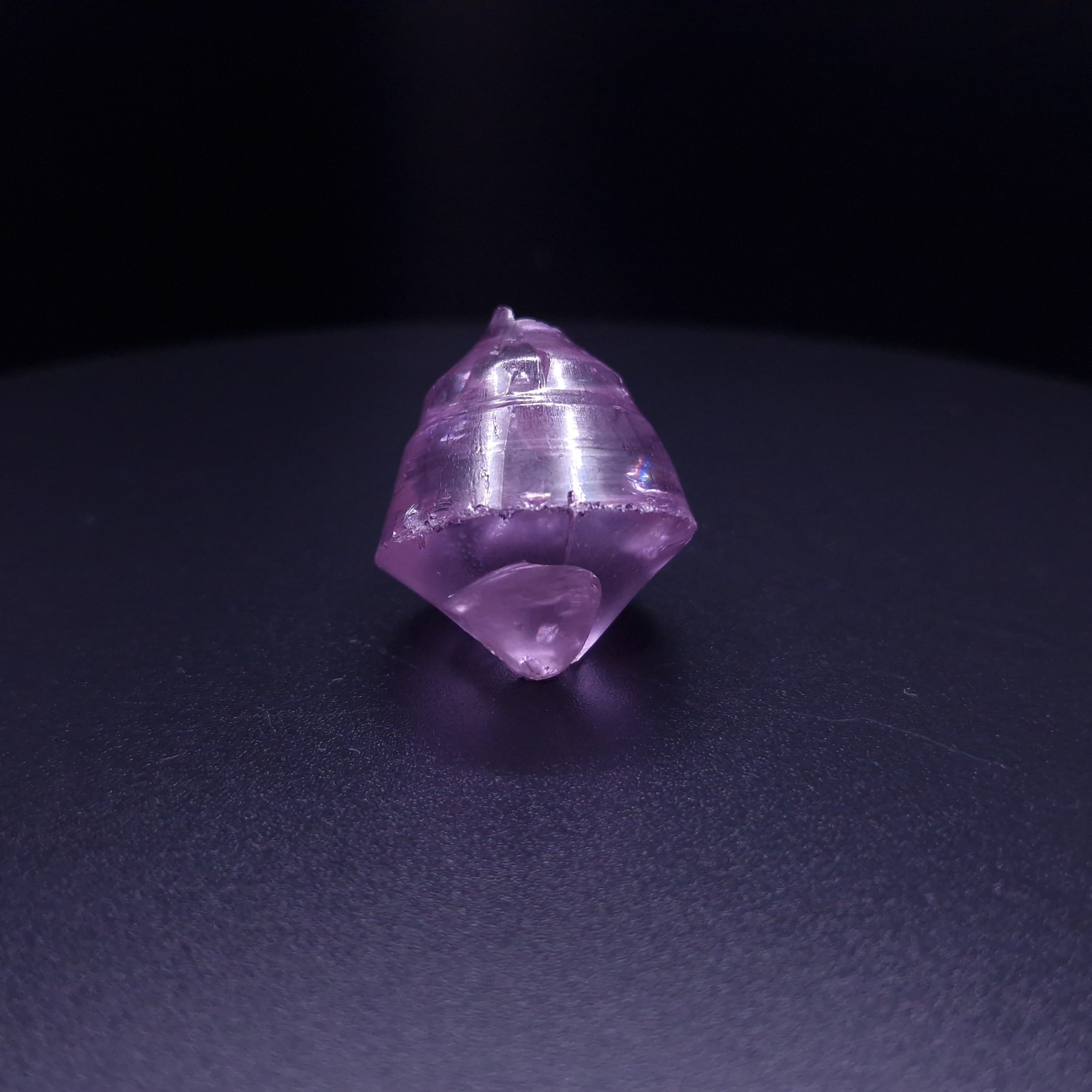 Кристалл граната фиолетовый. YAG garnet иттрий алюминиевый гранат ИАГ