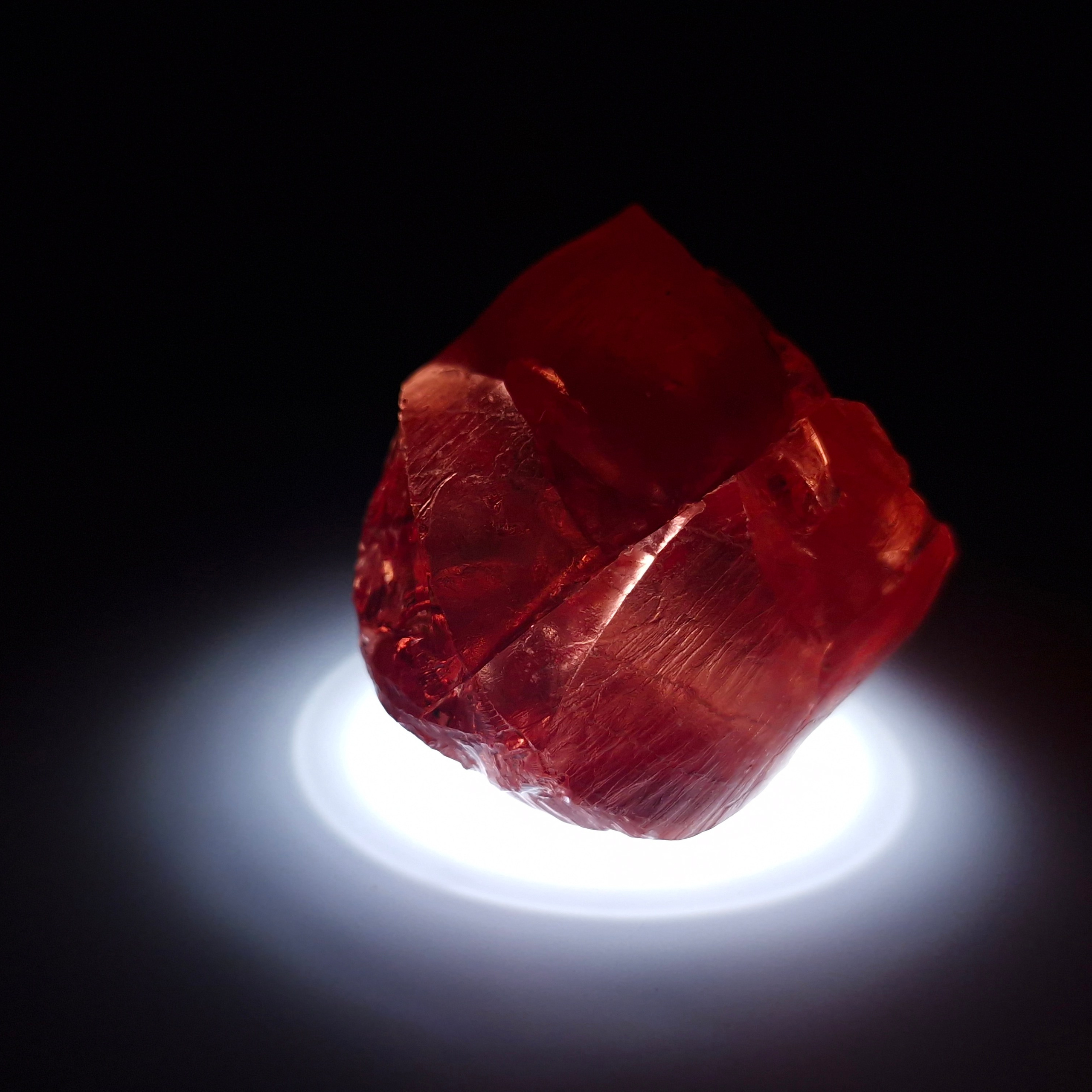 АИГ YAG красный. YAG garnet иттрий алюминиевый гранат ИАГ