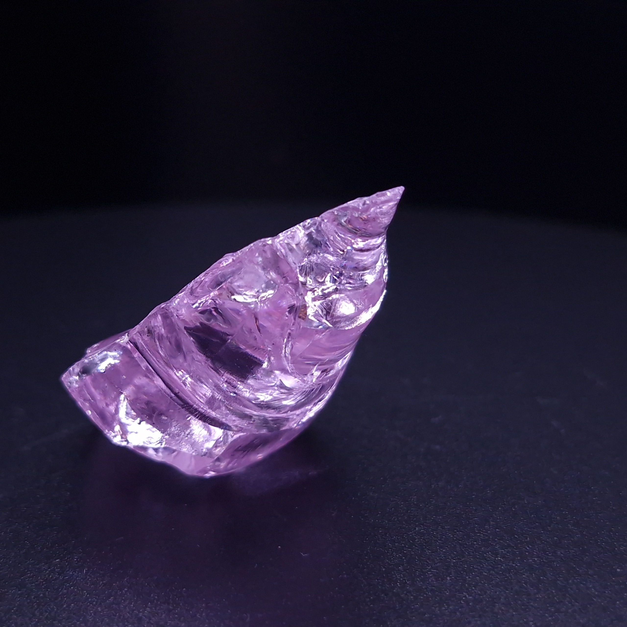 Фиолетовый гранатовый кристалл. YAG garnet иттрий алюминиевый гранат ИАГ