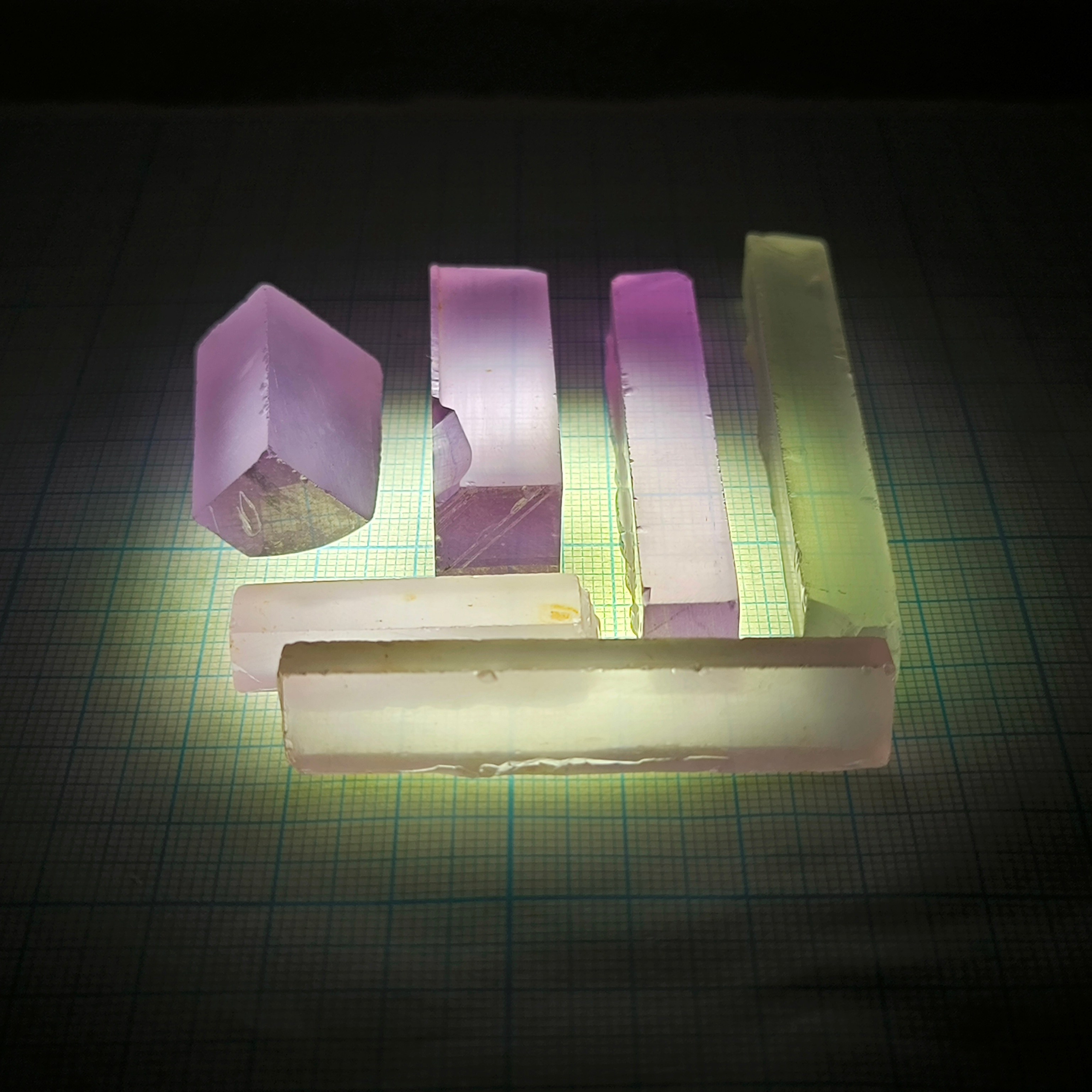 Призмы иттрий алюминиевый ИАГ гранат. YAG garnet иттрий алюминиевый гранат ИАГ