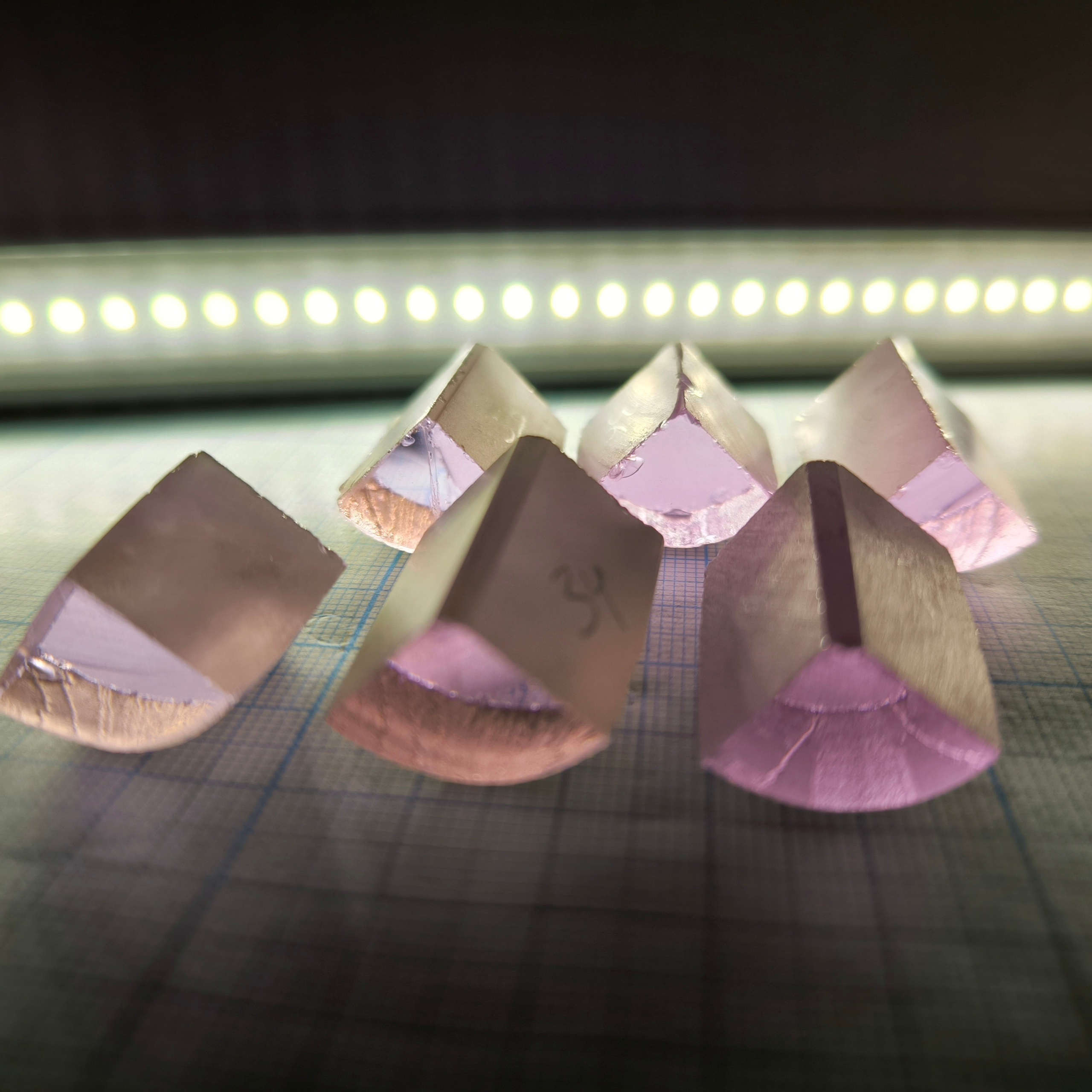 Призмы иттрий алюминиевый ИАГ гранат. YAG garnet иттрий алюминиевый гранат ИАГ