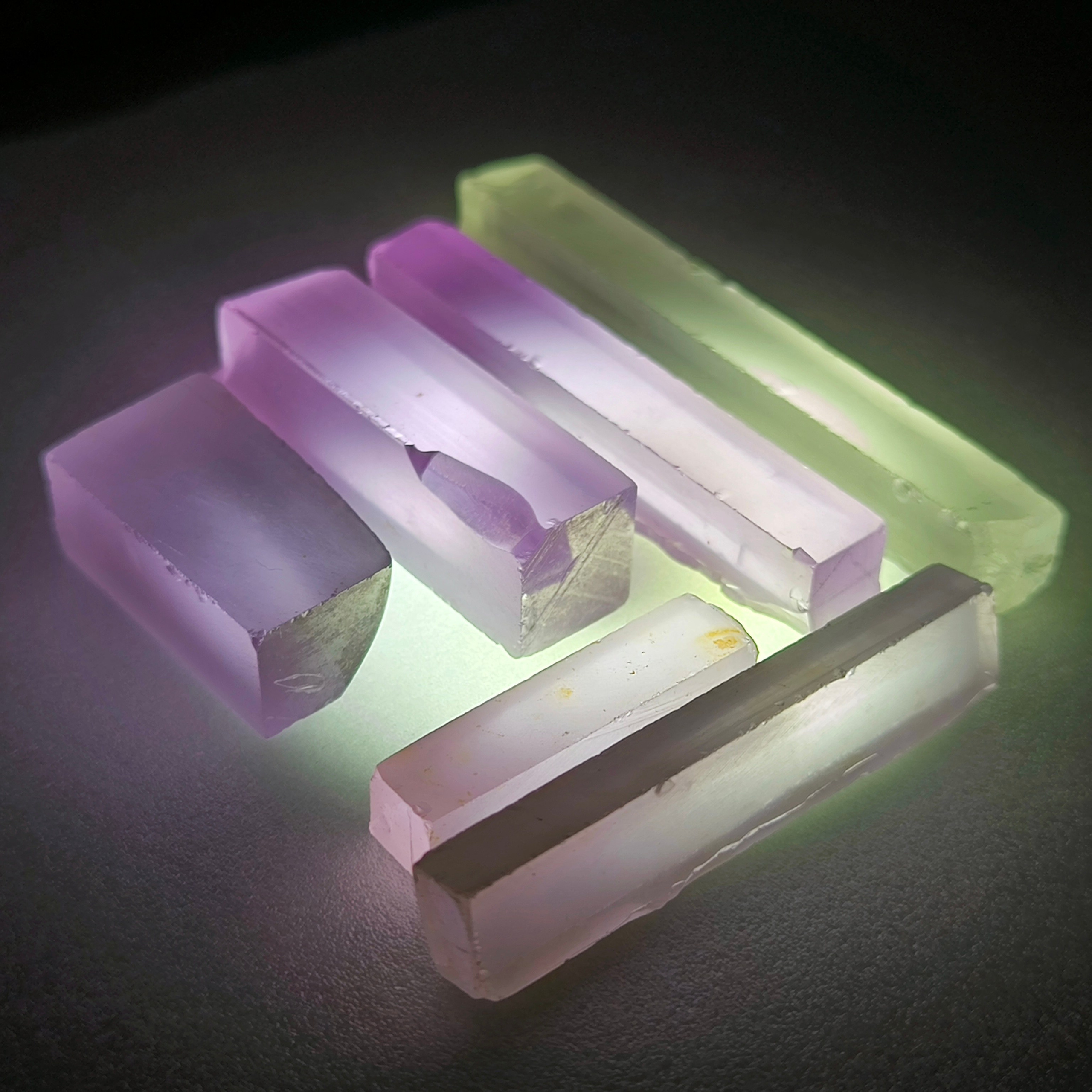 Призмы иттрий алюминиевый ИАГ гранат. YAG garnet иттрий алюминиевый гранат ИАГ