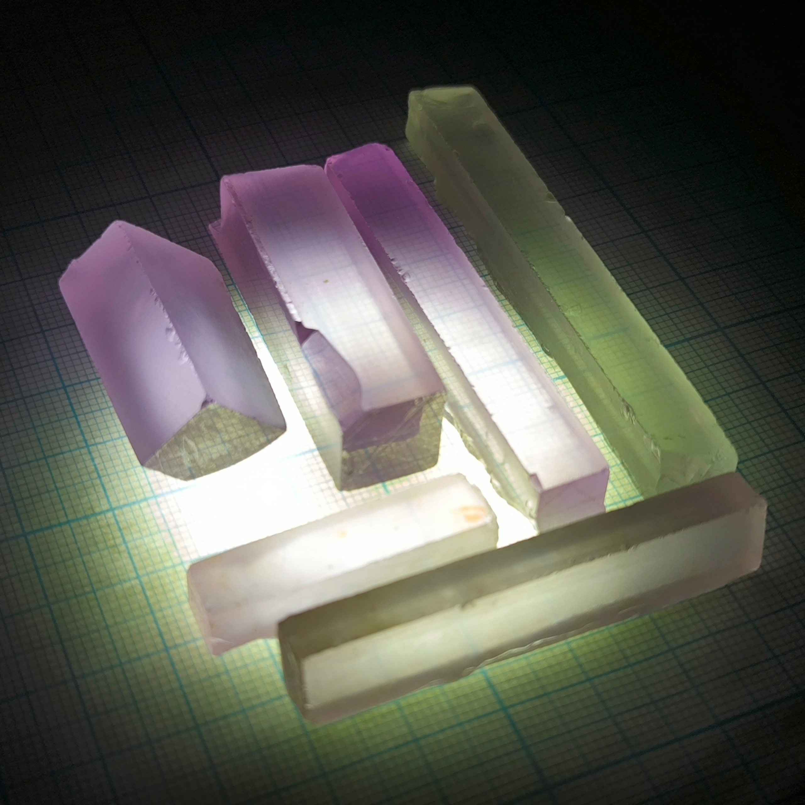 Призмы иттрий алюминиевый ИАГ гранат. YAG garnet иттрий алюминиевый гранат ИАГ