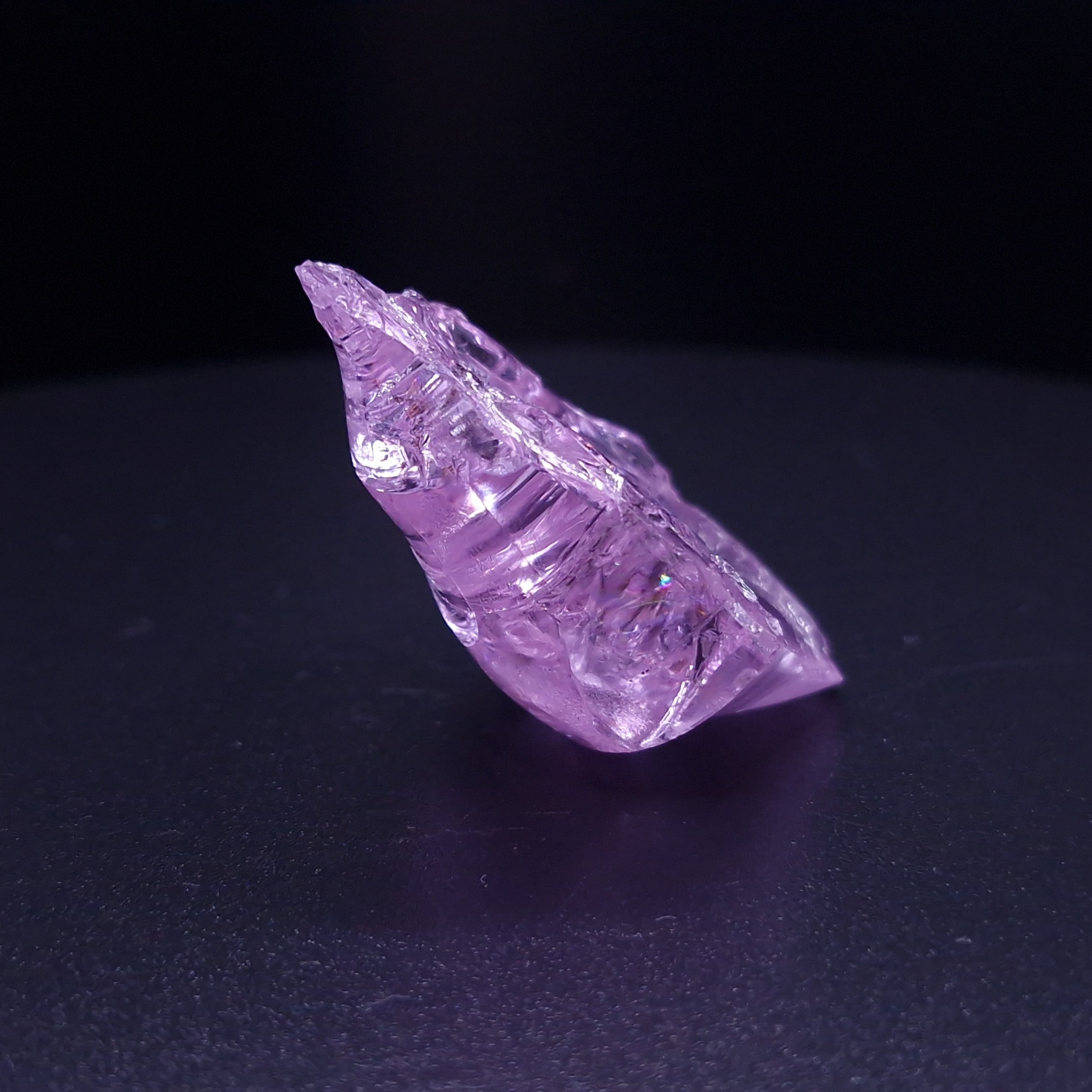 Фиолетовый гранатовый кристалл. YAG garnet иттрий алюминиевый гранат ИАГ