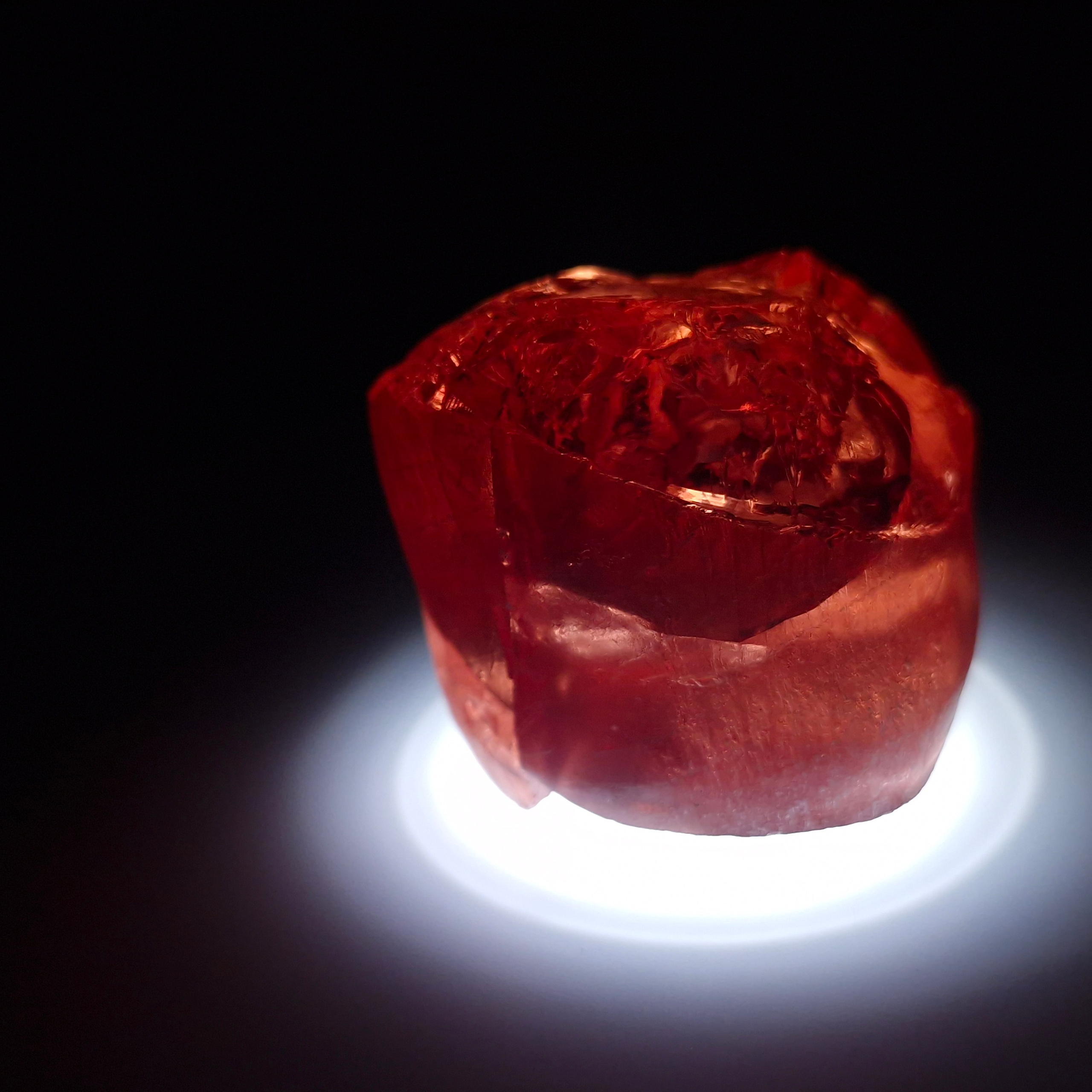 АИГ YAG красный. YAG garnet иттрий алюминиевый гранат ИАГ