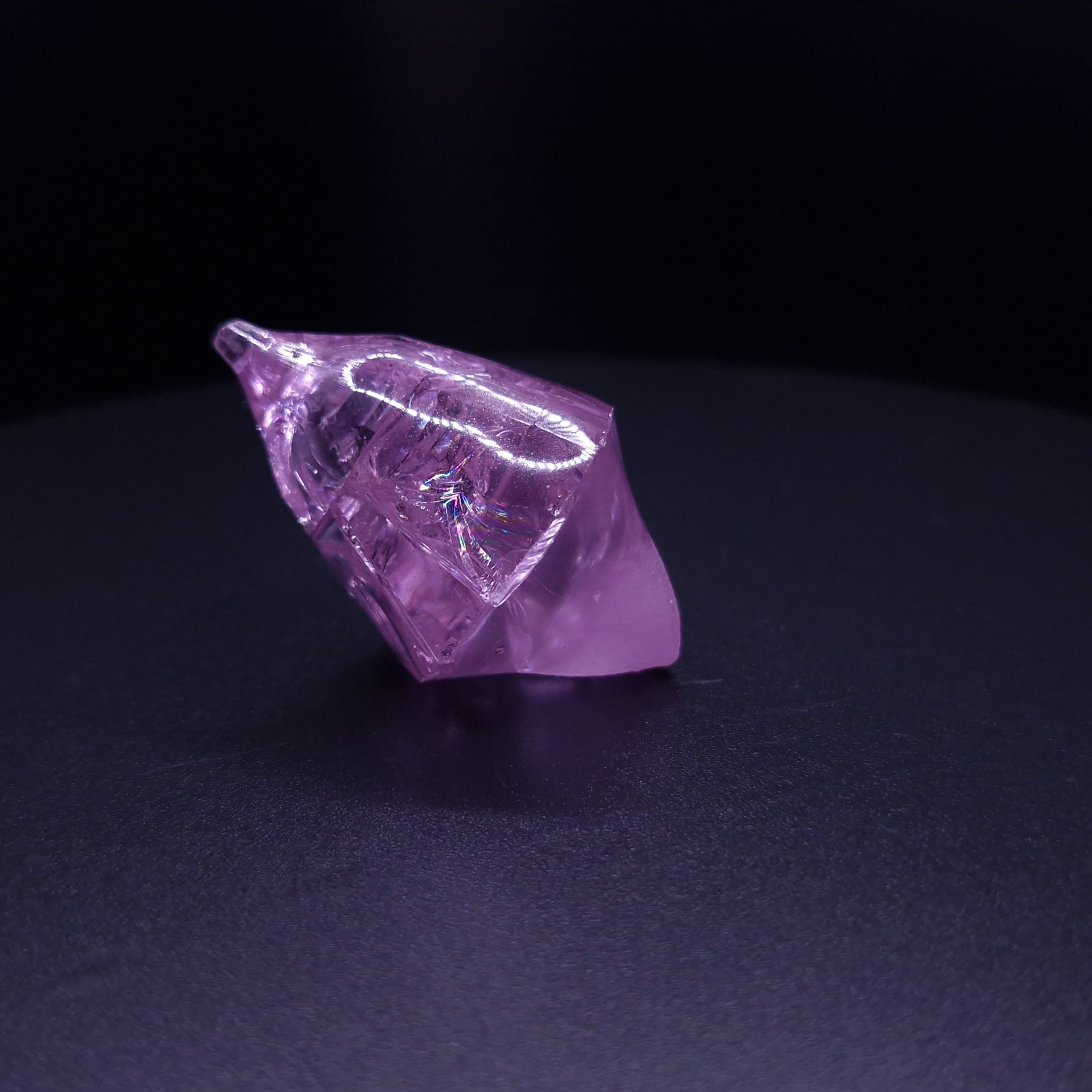 Гранат синтетический фиолетовый YAG. YAG garnet иттрий алюминиевый гранат ИАГ