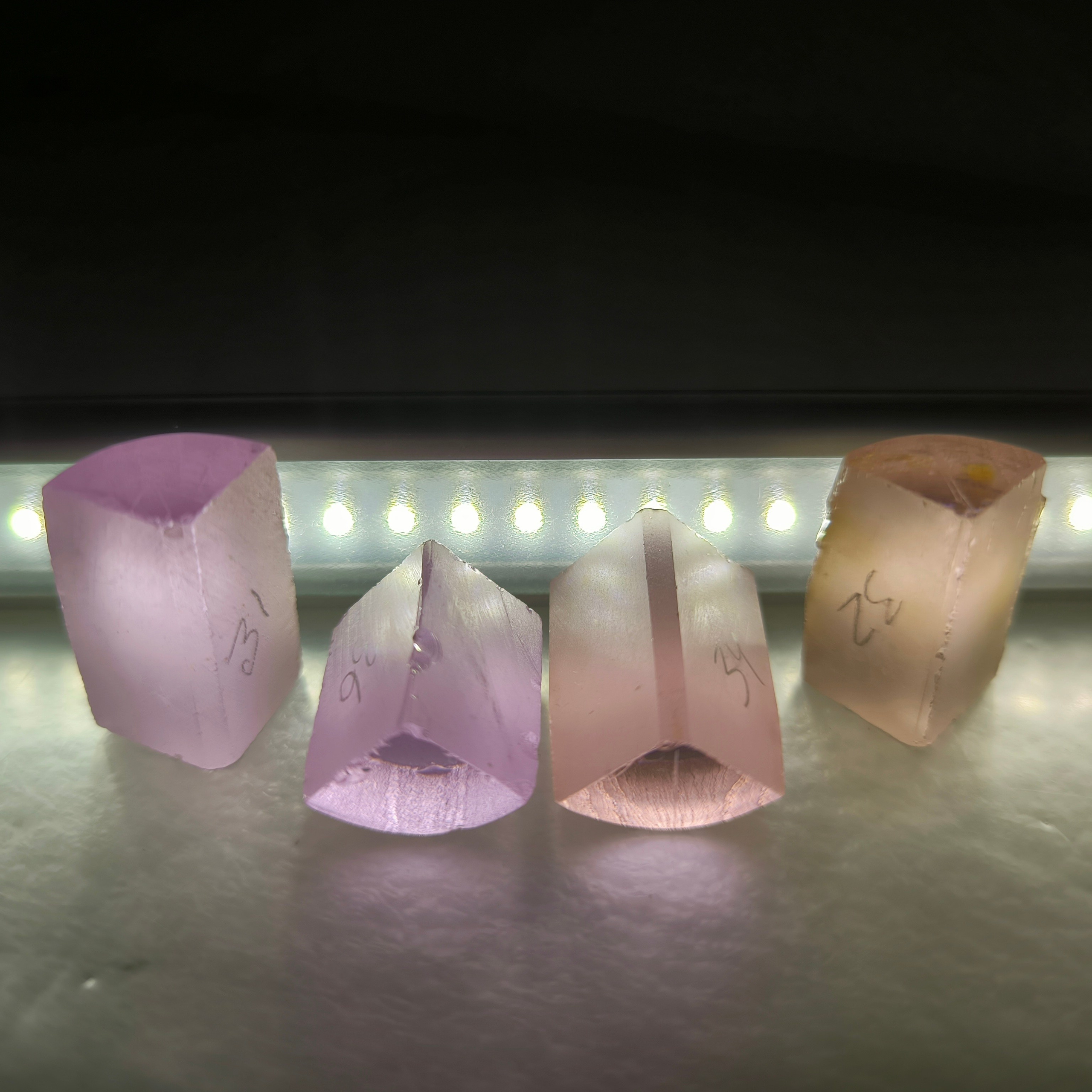 Призмы иттрий алюминиевый ИАГ гранат. YAG garnet иттрий алюминиевый гранат ИАГ