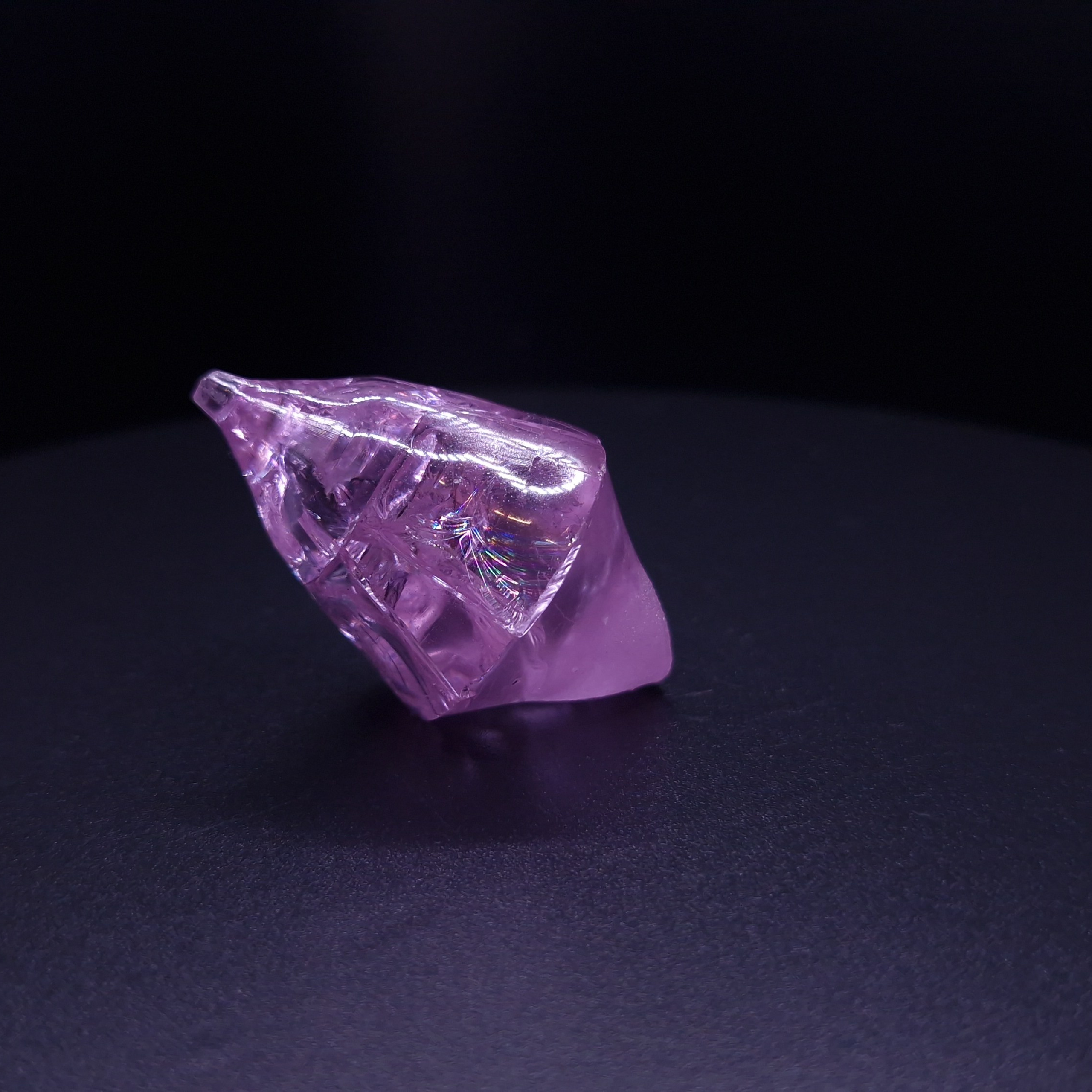 Гранат синтетический фиолетовый YAG. YAG garnet иттрий алюминиевый гранат ИАГ