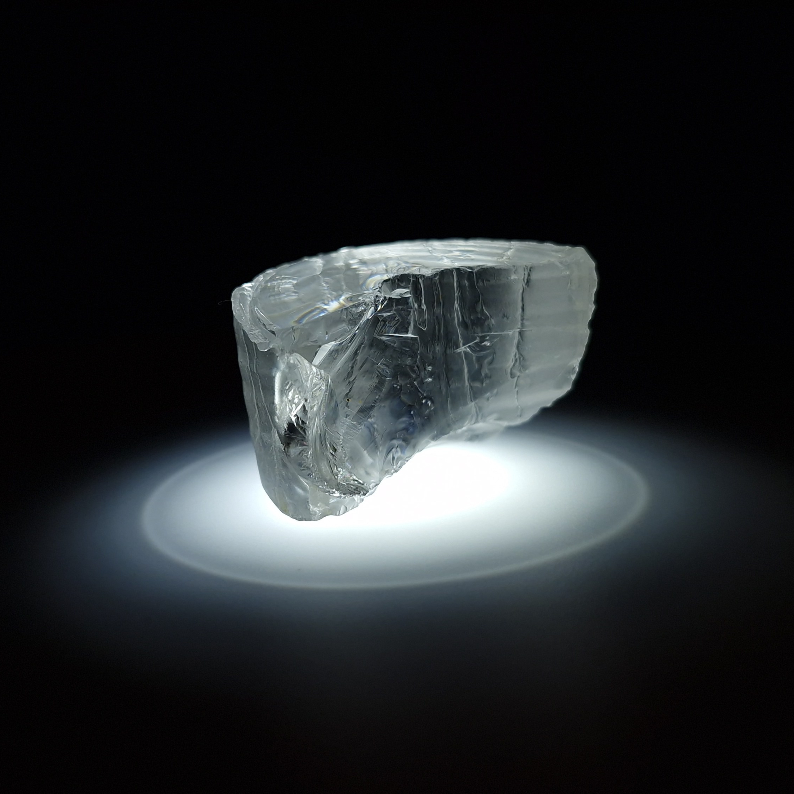 White YAG garnet 167 carats. YAG garnet иттрий алюминиевый гранат ИАГ