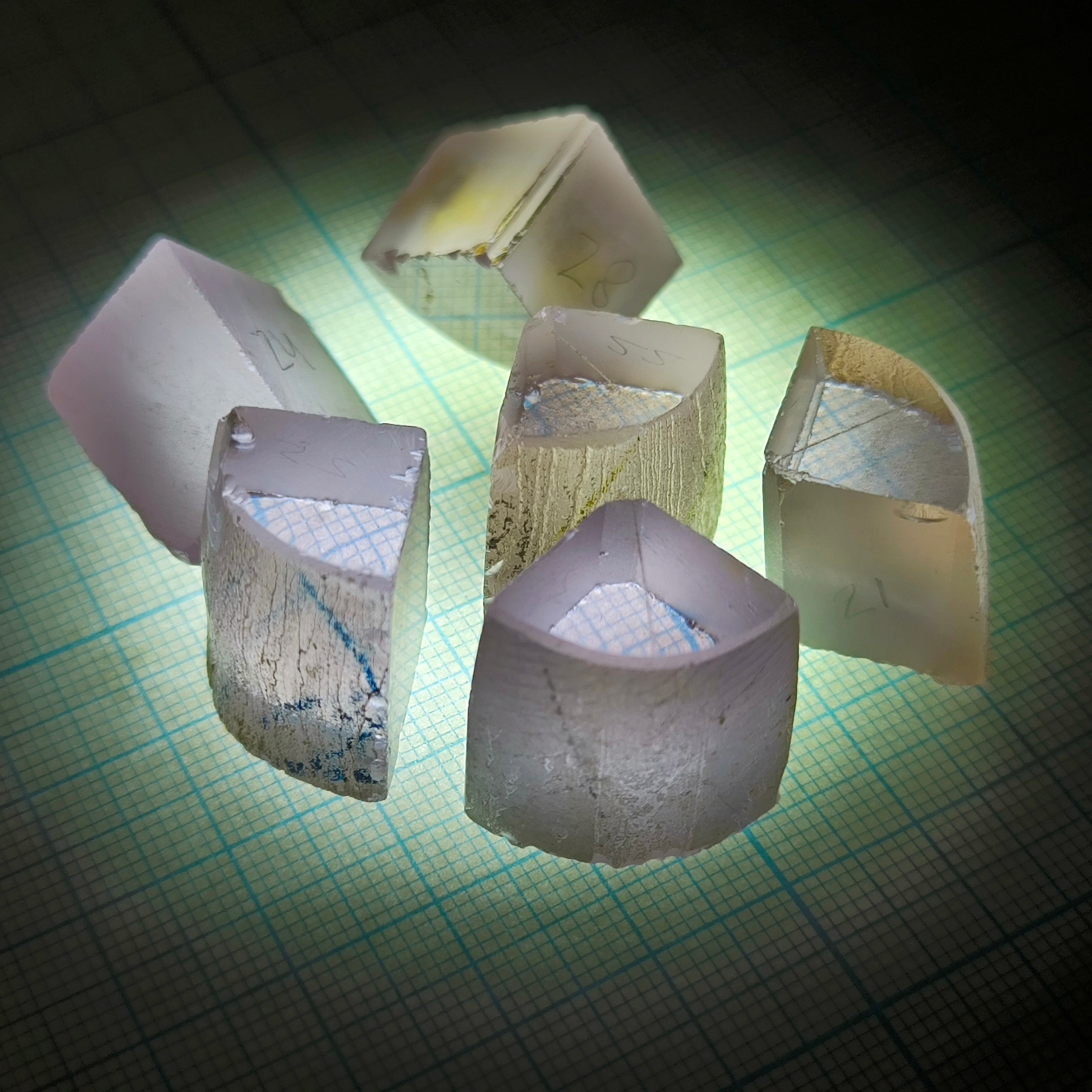 Призмы иттрий алюминиевый ИАГ гранат. YAG garnet иттрий алюминиевый гранат ИАГ