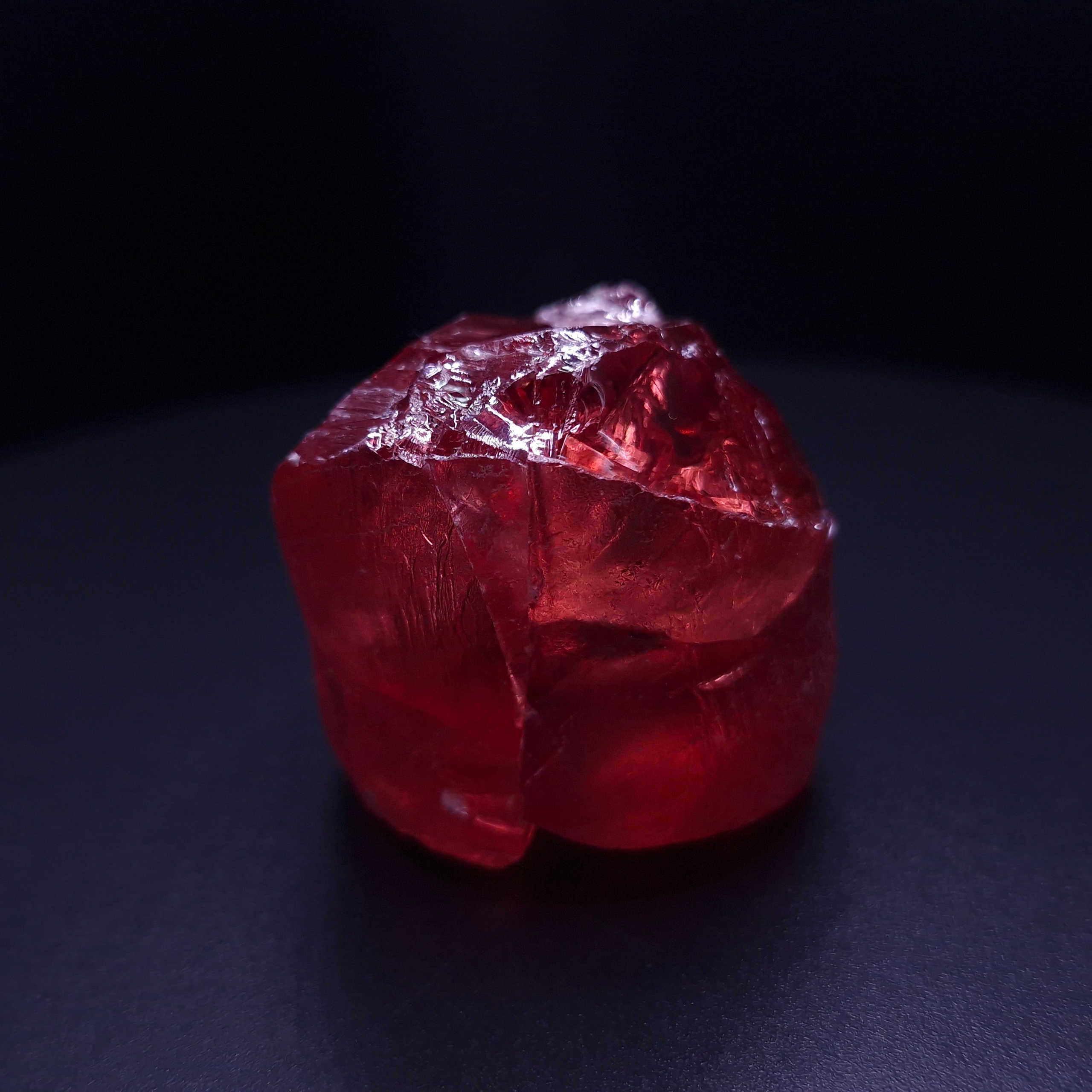 АИГ YAG красный. YAG garnet иттрий алюминиевый гранат ИАГ