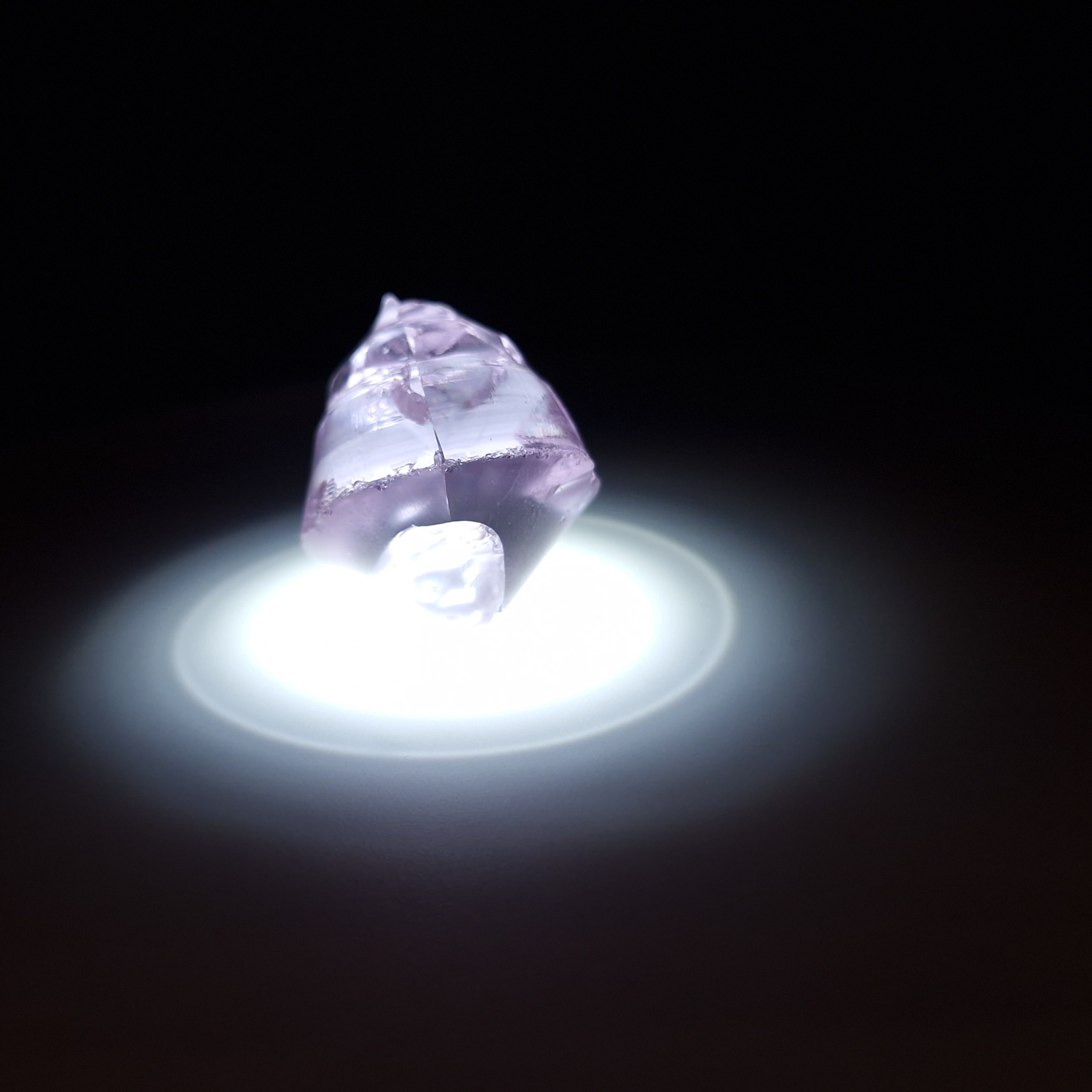 Кристалл граната фиолетовый. YAG garnet иттрий алюминиевый гранат ИАГ