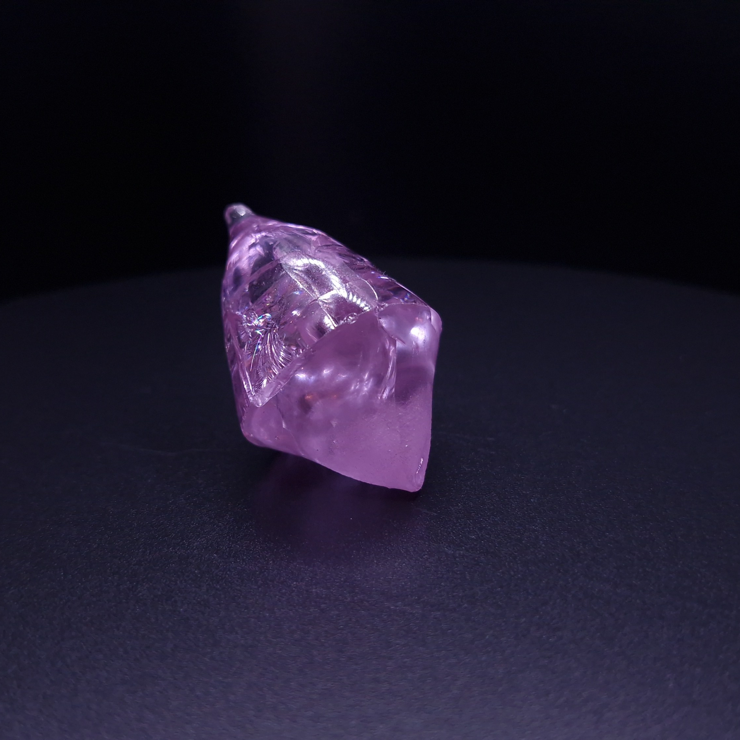 Гранат синтетический фиолетовый YAG. YAG garnet иттрий алюминиевый гранат ИАГ